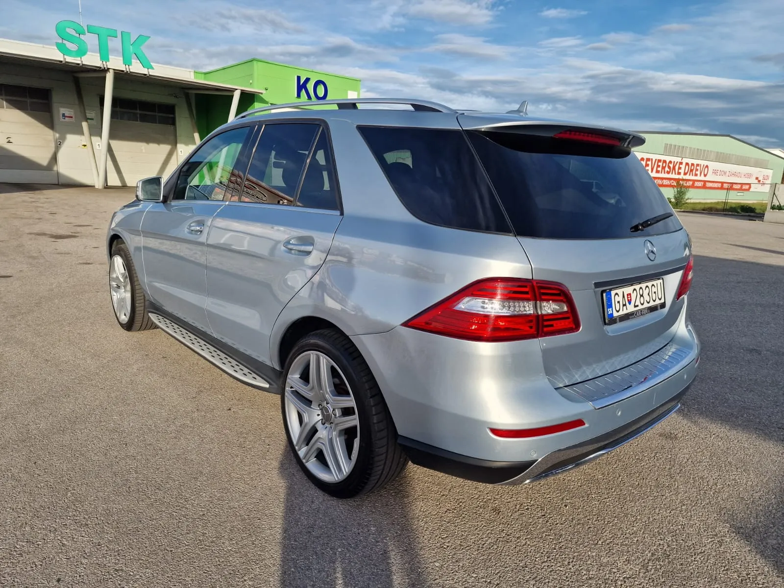 
								Mercedes-Benz ML 250d BLUETEC 4MATIC full									