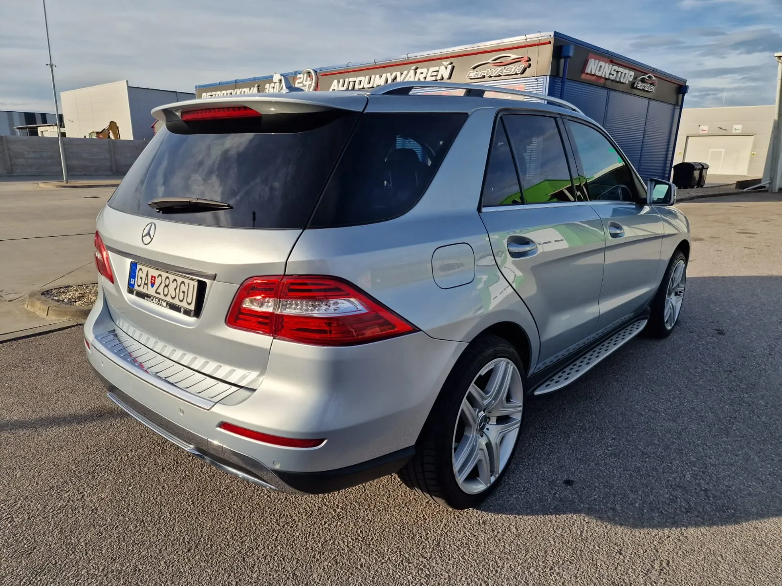 
								Mercedes-Benz ML 250d BLUETEC 4MATIC full									