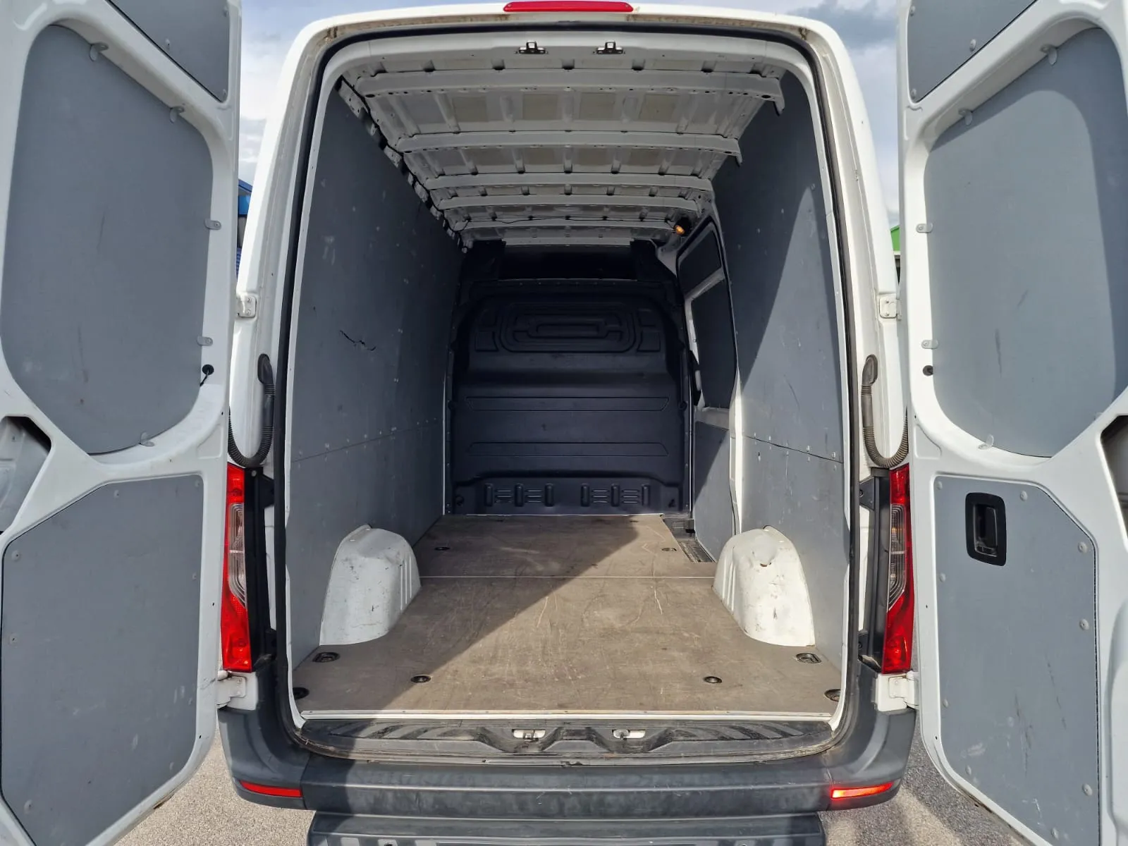 
								Mercedes-Benz Sprinter 314 CDI Standard A2 RWD full									