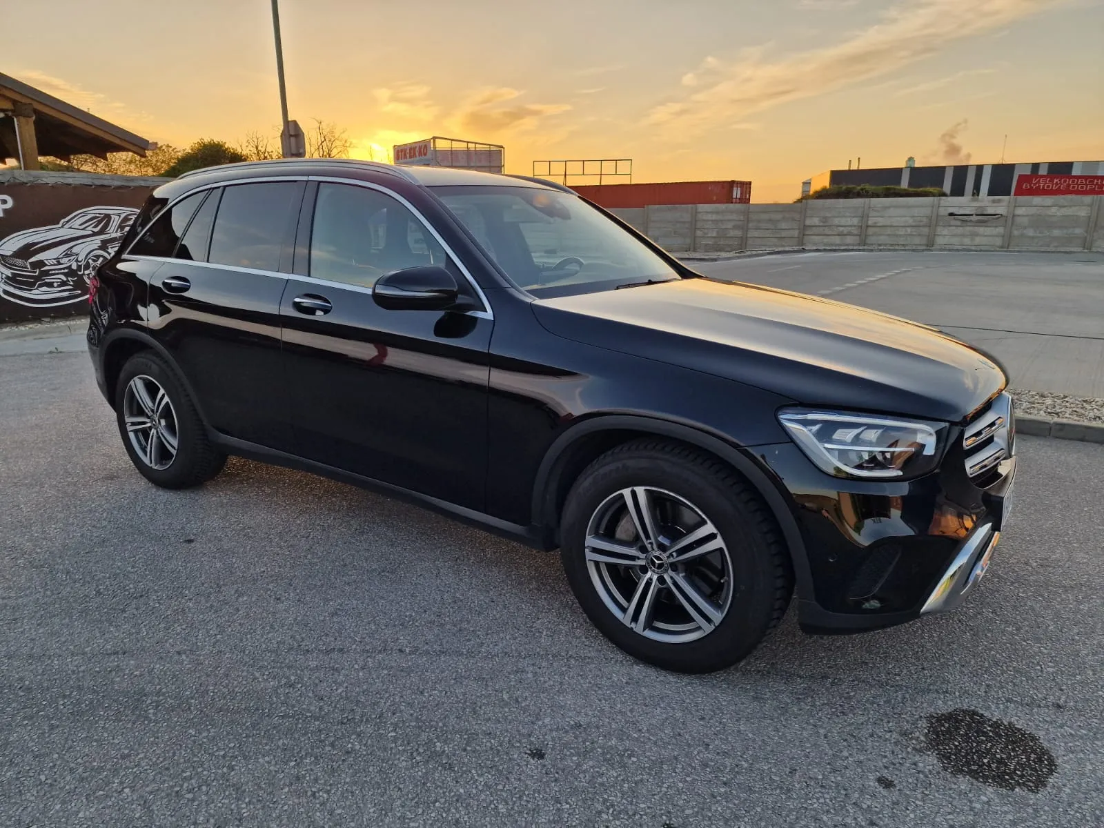 
								Mercedes-Benz GLC SUV 200d 4MATIC A/T full									