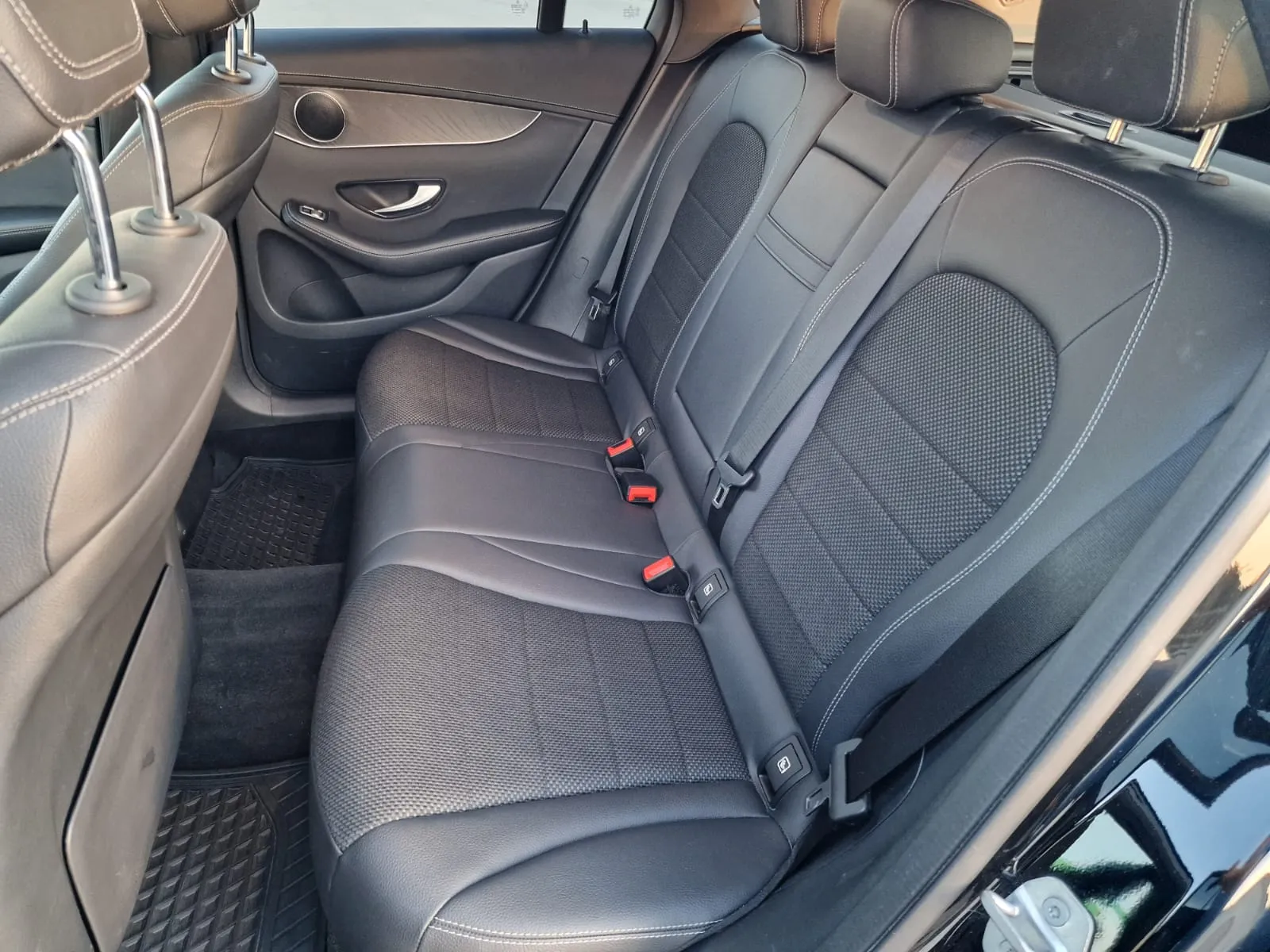 
								Mercedes-Benz GLC SUV 200d 4MATIC A/T full									