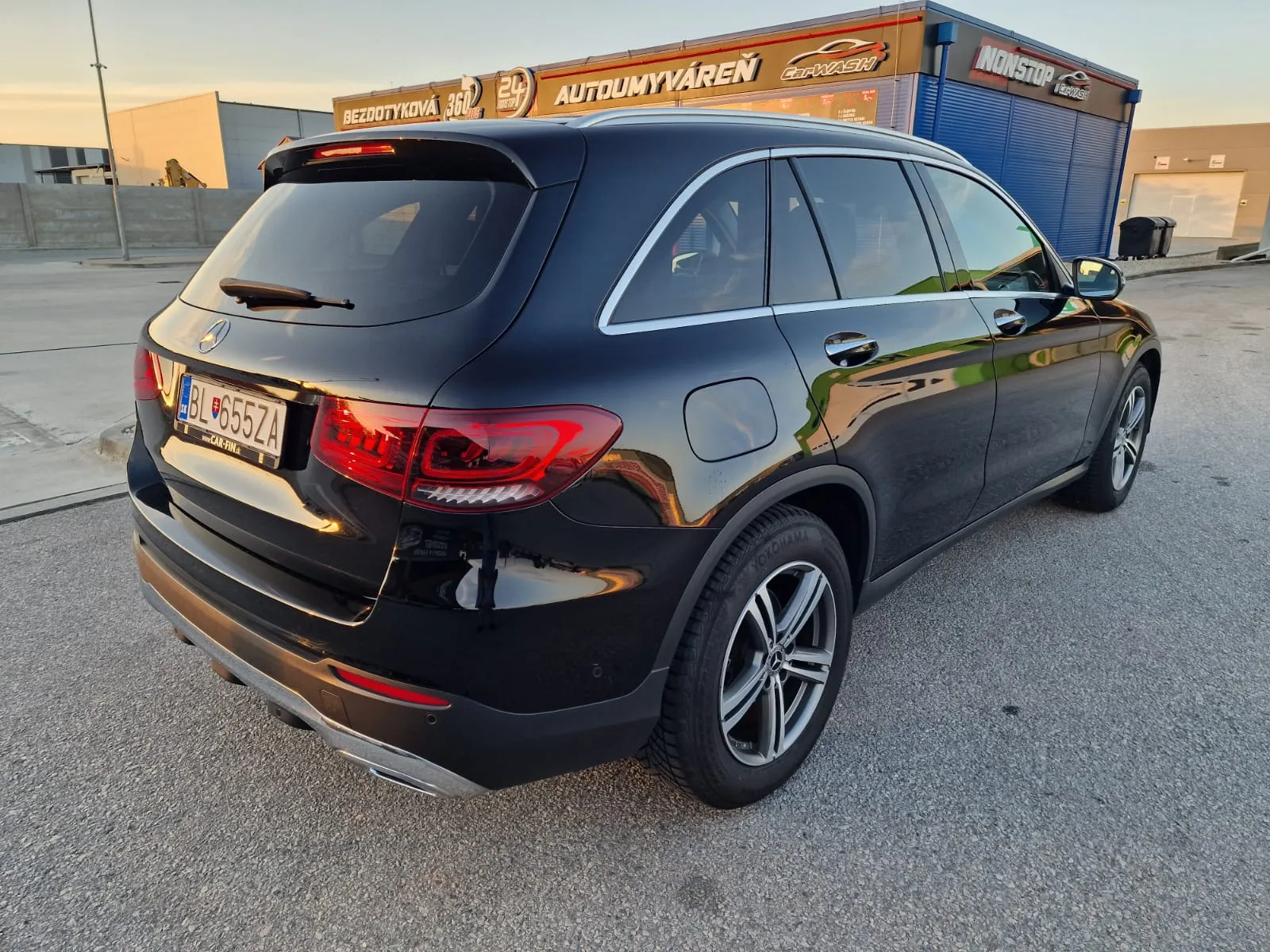 
								Mercedes-Benz GLC SUV 200d 4MATIC A/T full									