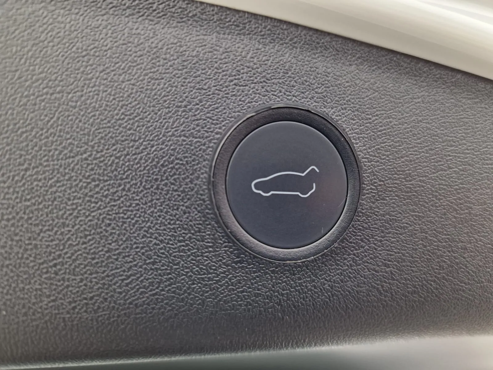 
								Tesla Model 3 Long Range AWD full									