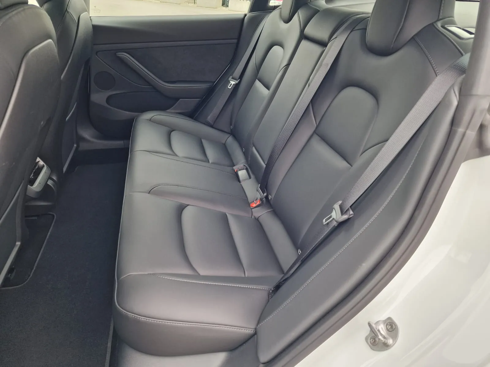 
								Tesla Model 3 Long Range AWD full									