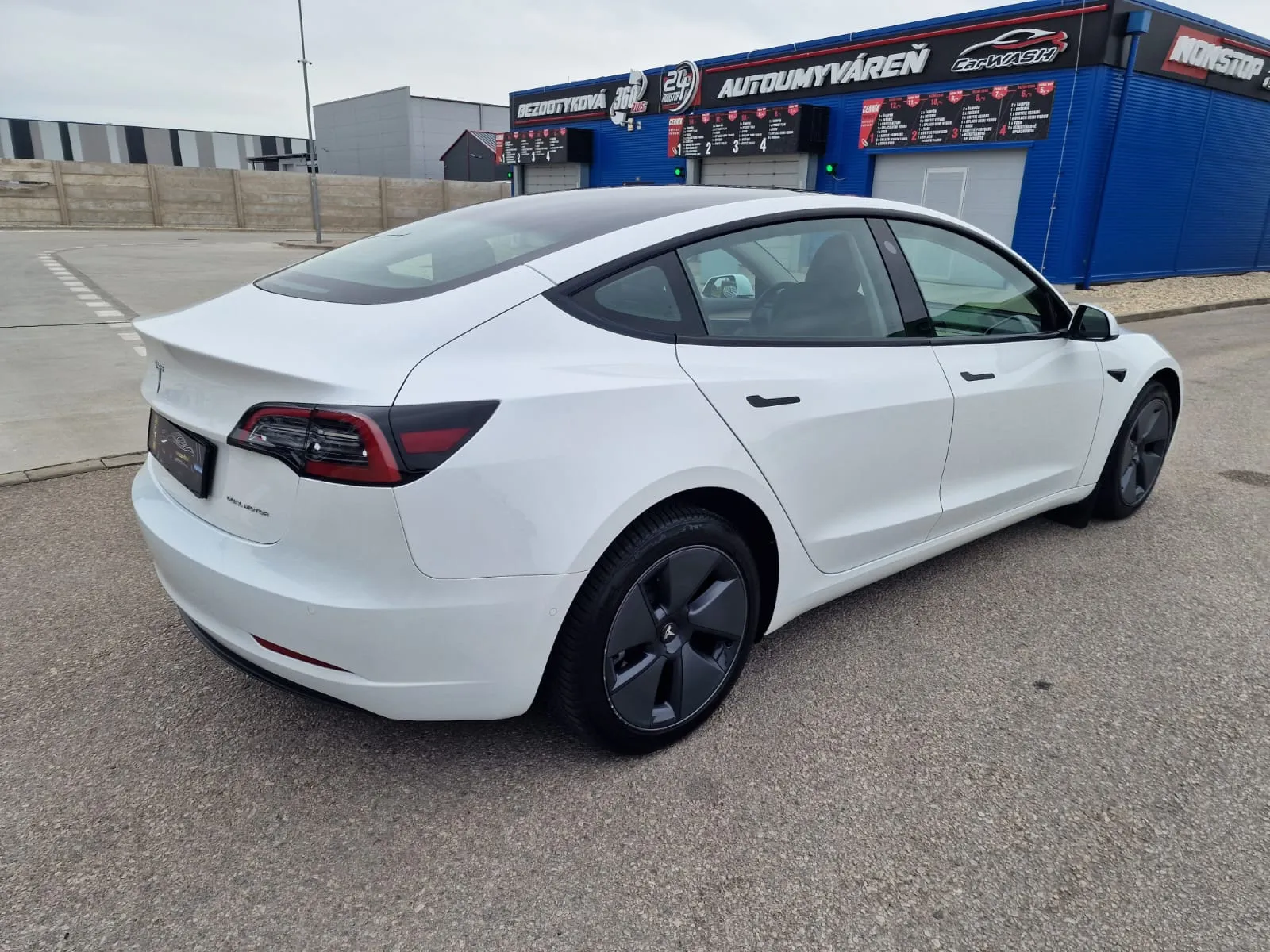 
								Tesla Model 3 Long Range AWD full									