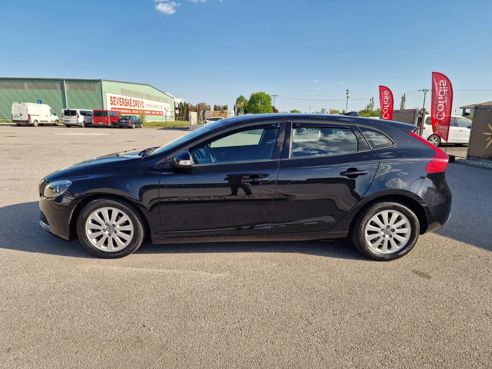 
								Volvo V40 Momentum full									