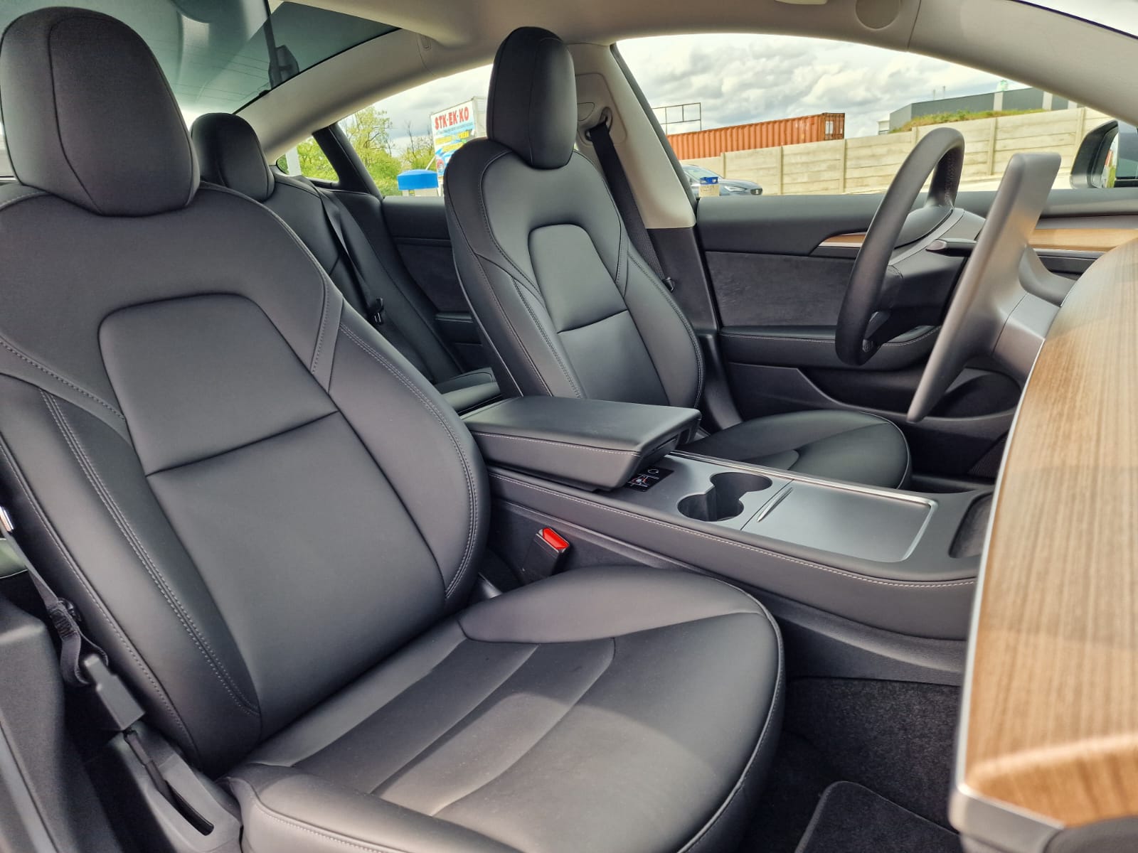 
								Tesla Model 3 Long Range AWD full									