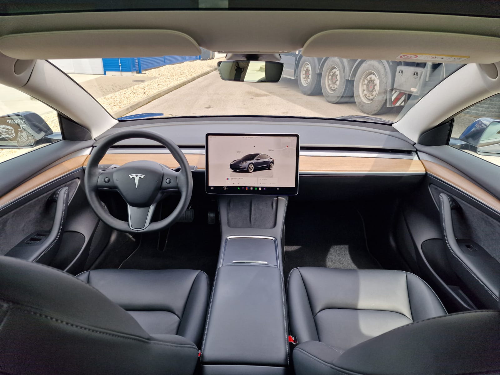 
								Tesla Model 3 Long Range AWD full									