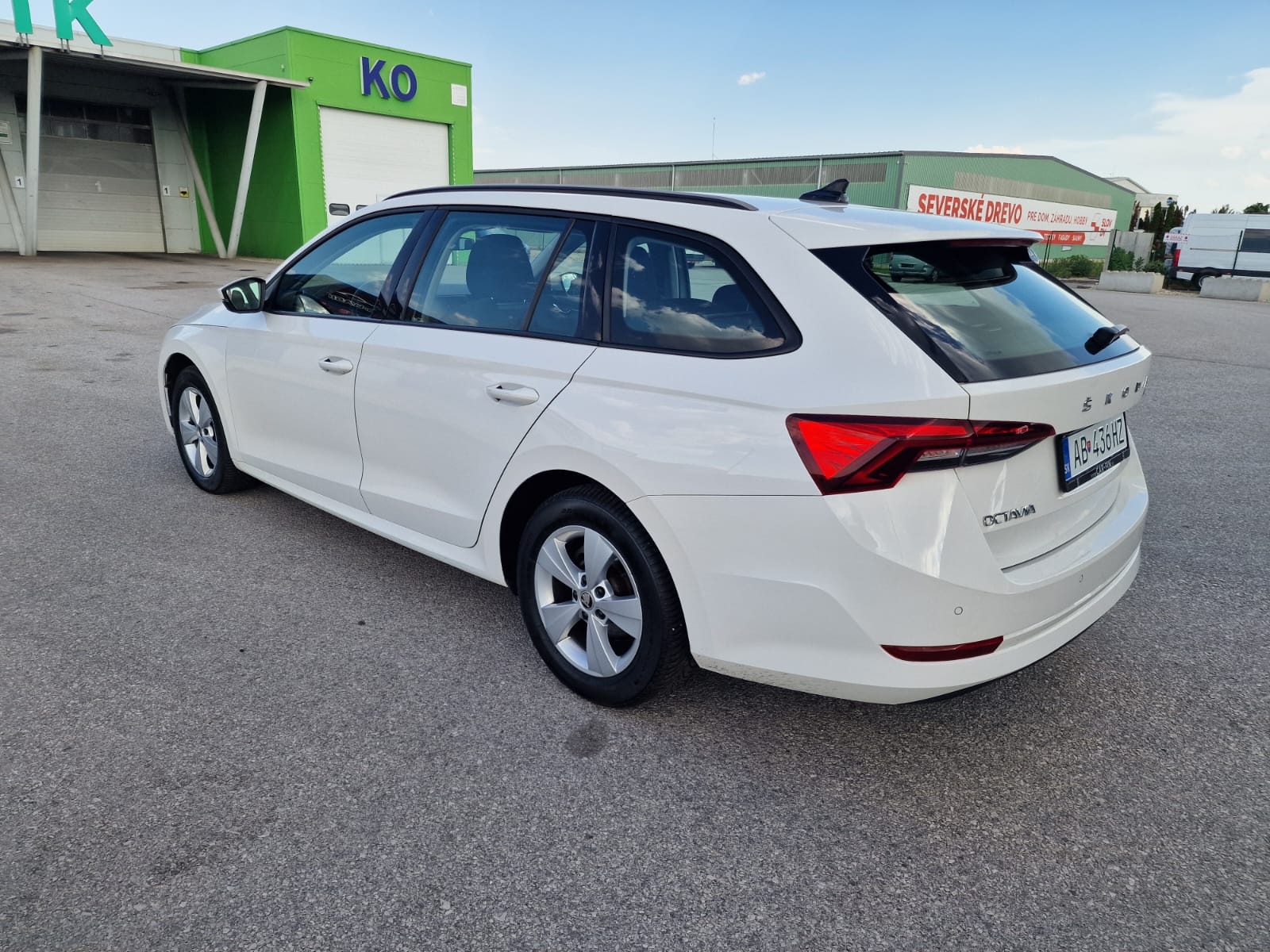 
								Škoda Octavia Combi 2.0 TDI SCR Ambition DSG full									