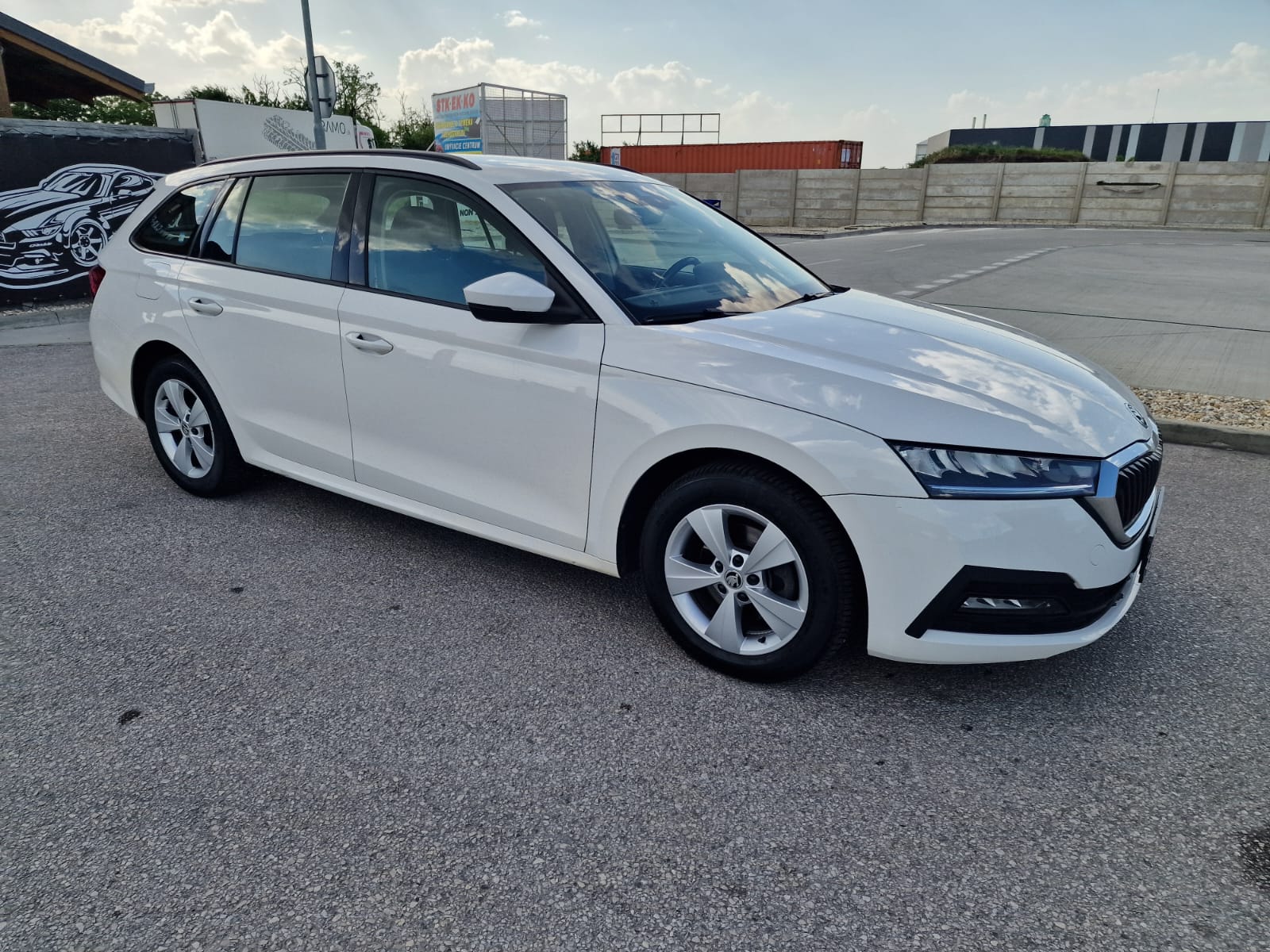 
								Škoda Octavia Combi 2.0 TDI SCR Ambition DSG full									