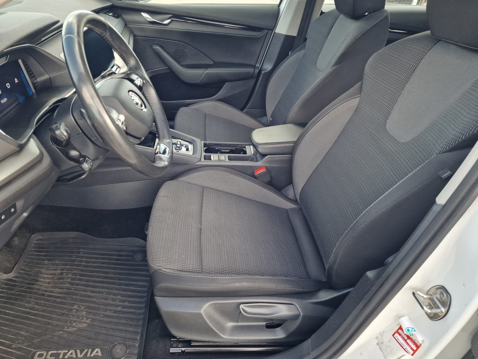 
								Škoda Octavia Combi 2.0 TDI SCR Ambition DSG full									