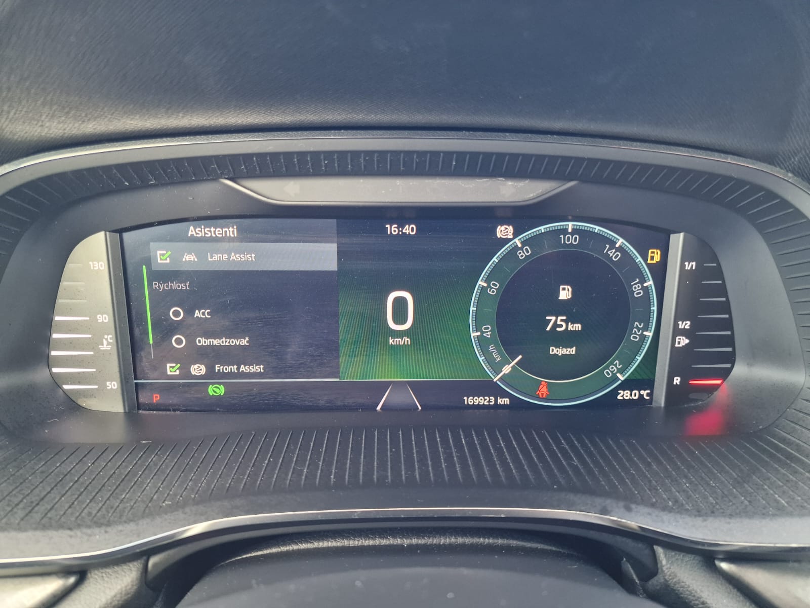 
								Škoda Octavia Combi 2.0 TDI SCR Ambition DSG full									
