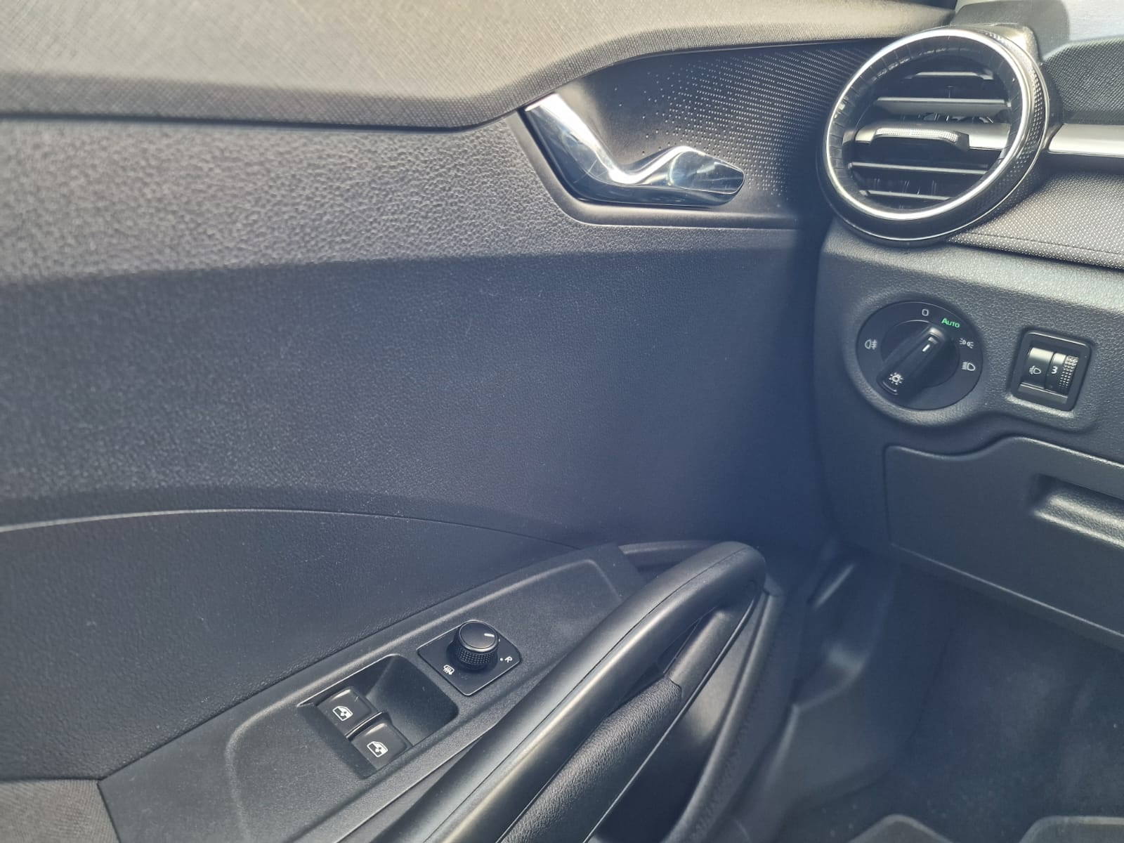 
								Škoda Fabia 1.0 MPI Ambition full									