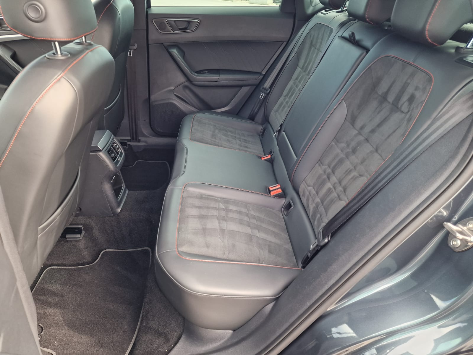 
								Seat Ateca 2.0 TDI 150 FR Family DSG full									
