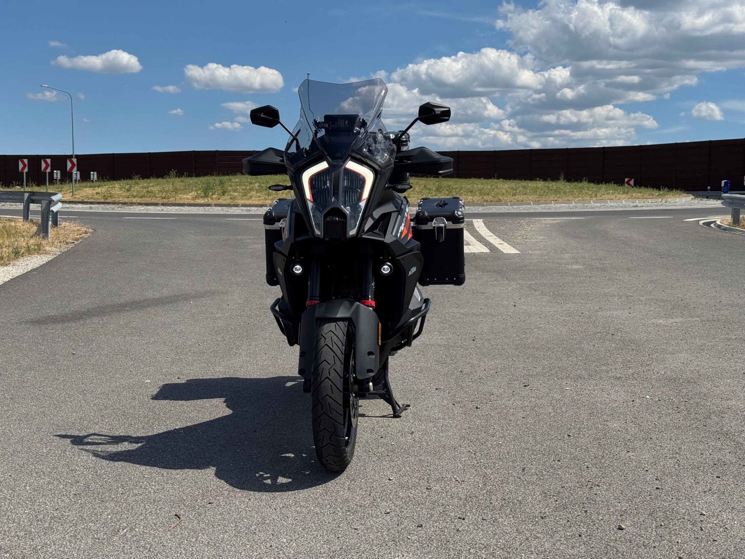 
								KTM 1290 Super Adventure S full									