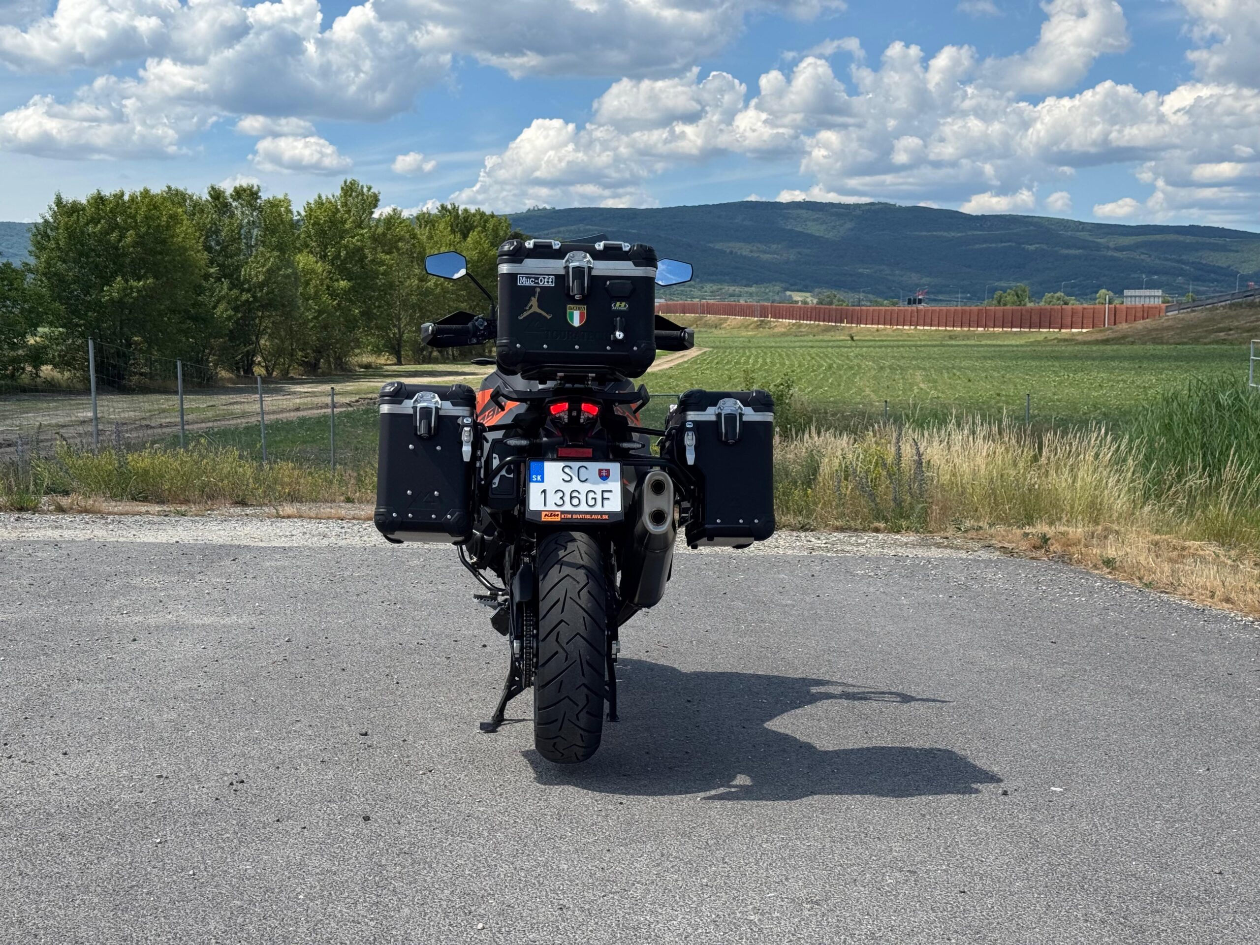 
								KTM 1290 Super Adventure S full									