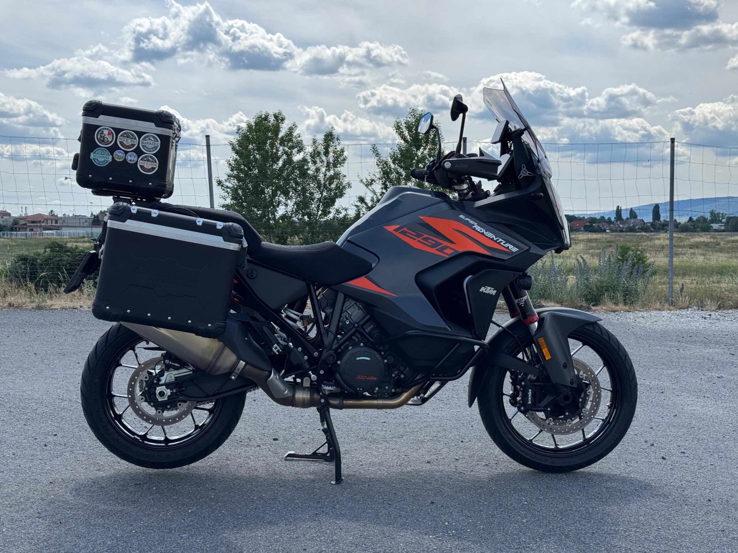 
								KTM 1290 Super Adventure S full									