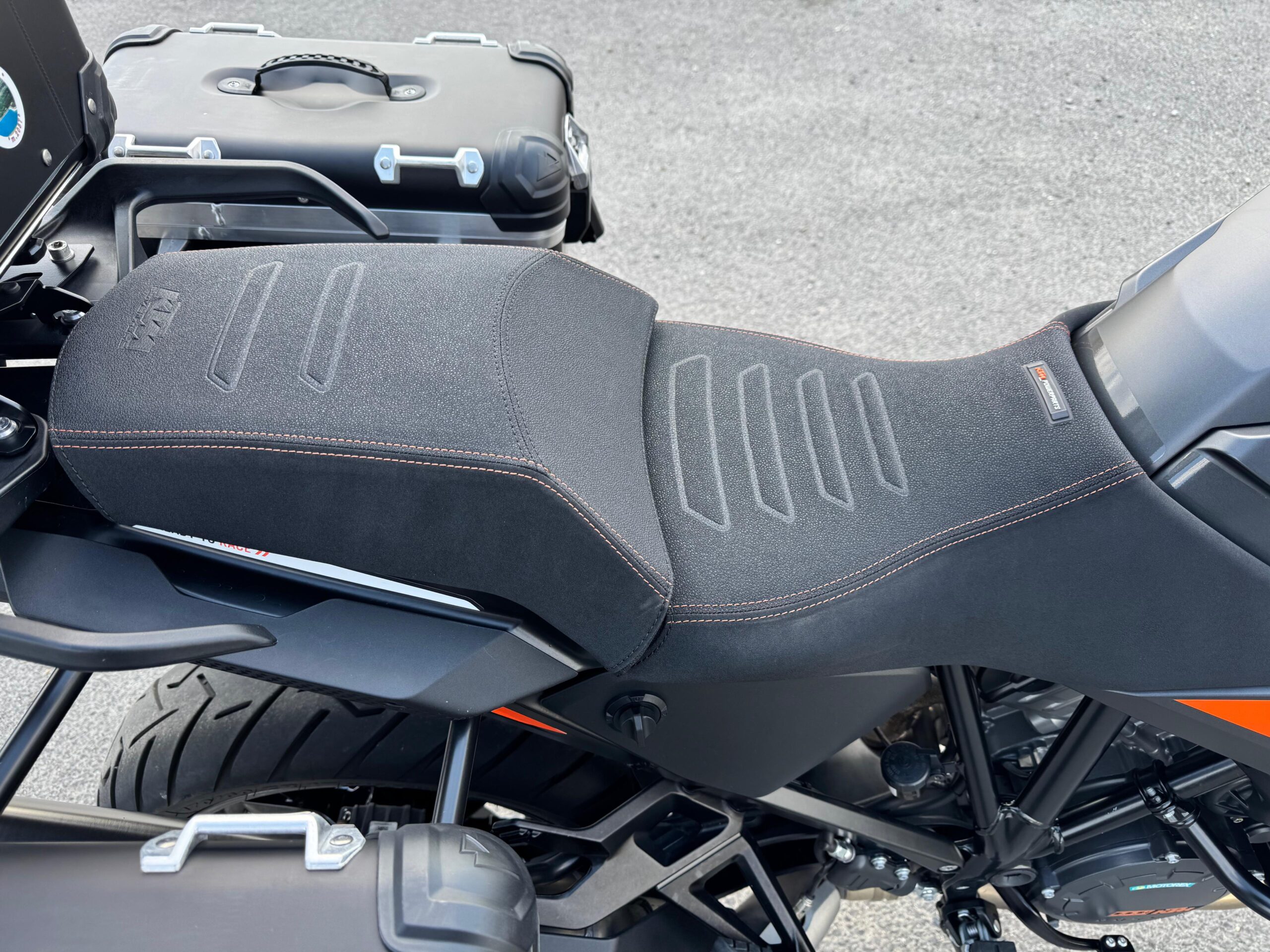 
								KTM 1290 Super Adventure S full									