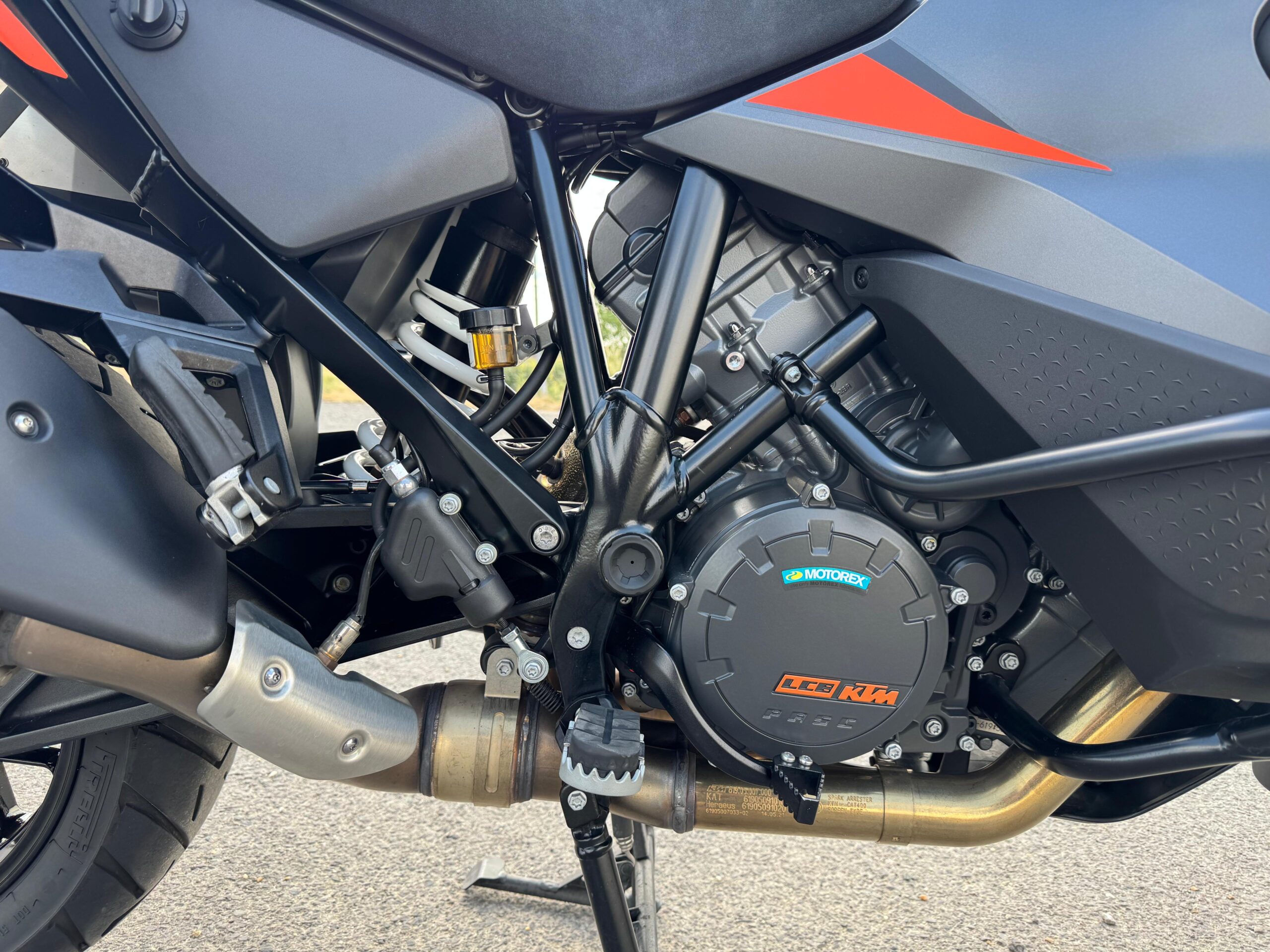 
								KTM 1290 Super Adventure S full									