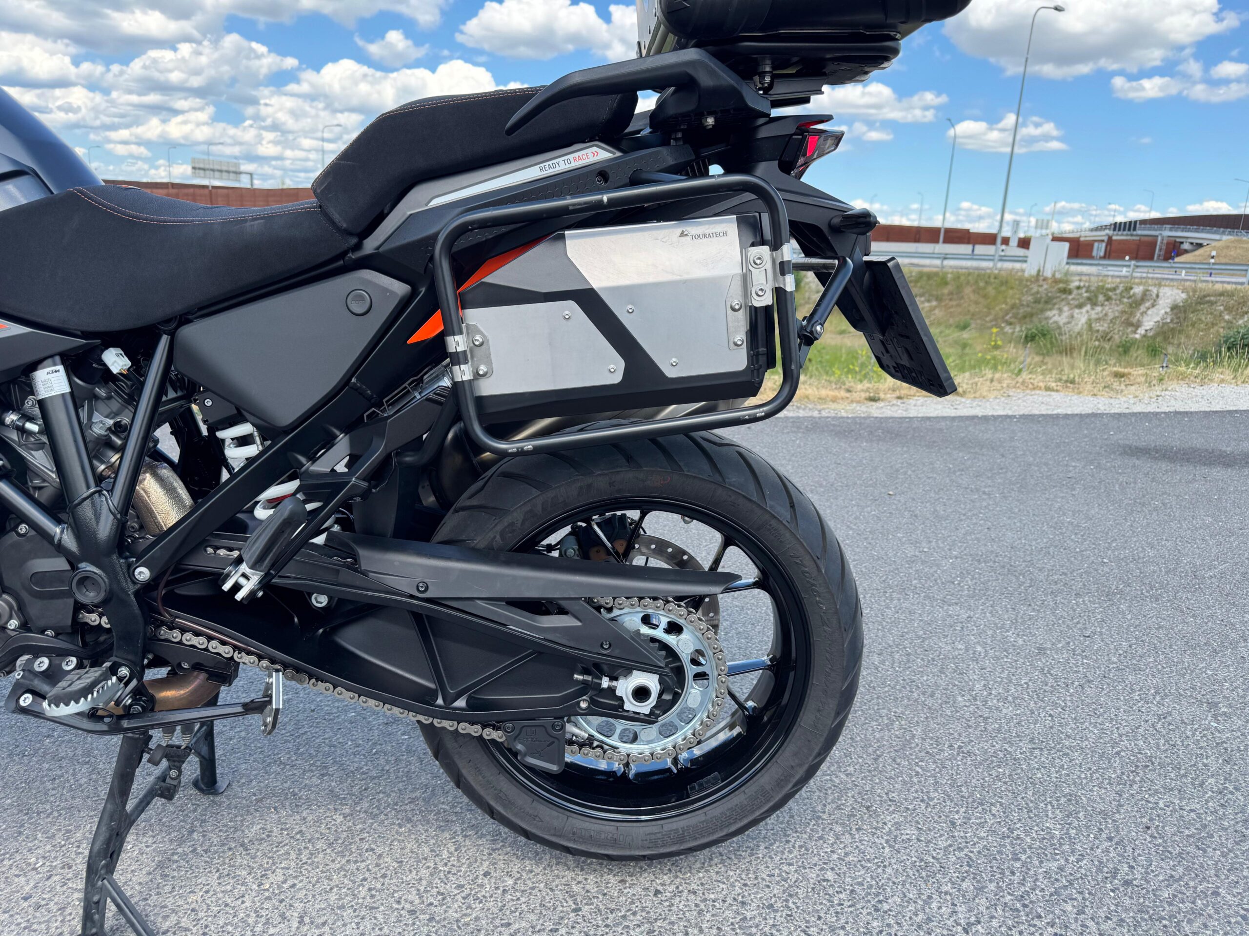
								KTM 1290 Super Adventure S full									