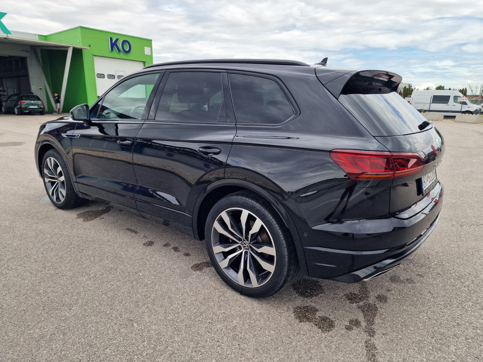 
								Volkswagen Touareg 3.0 V6 TDI SCR R-Line 4Motion Tiptronic full									