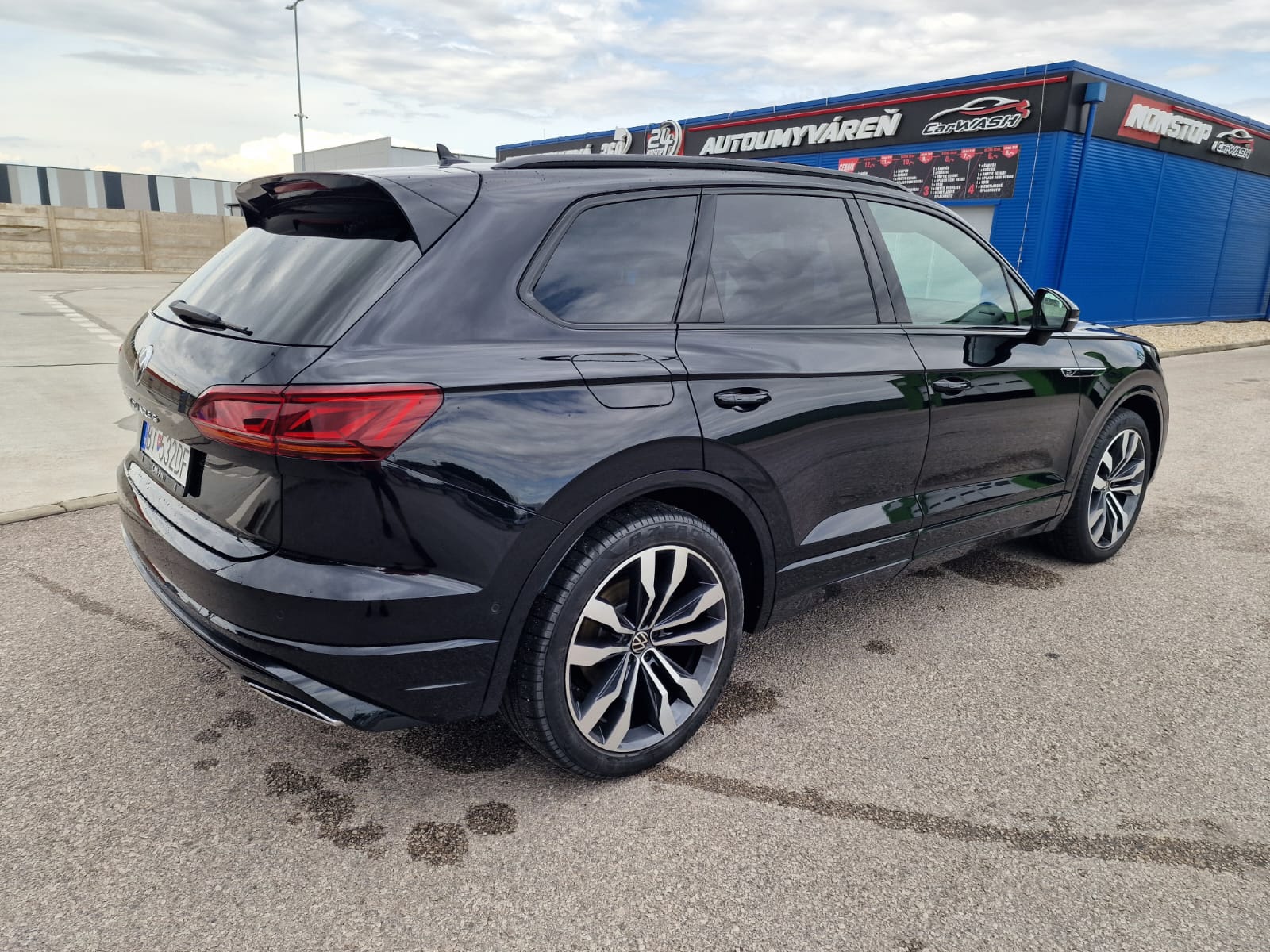 
								Volkswagen Touareg 3.0 V6 TDI SCR R-Line 4Motion Tiptronic full									