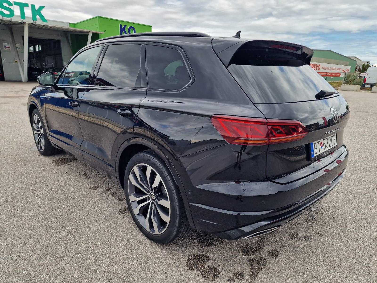 
								Volkswagen Touareg 3.0 V6 TDI SCR R-Line 4Motion Tiptronic full									