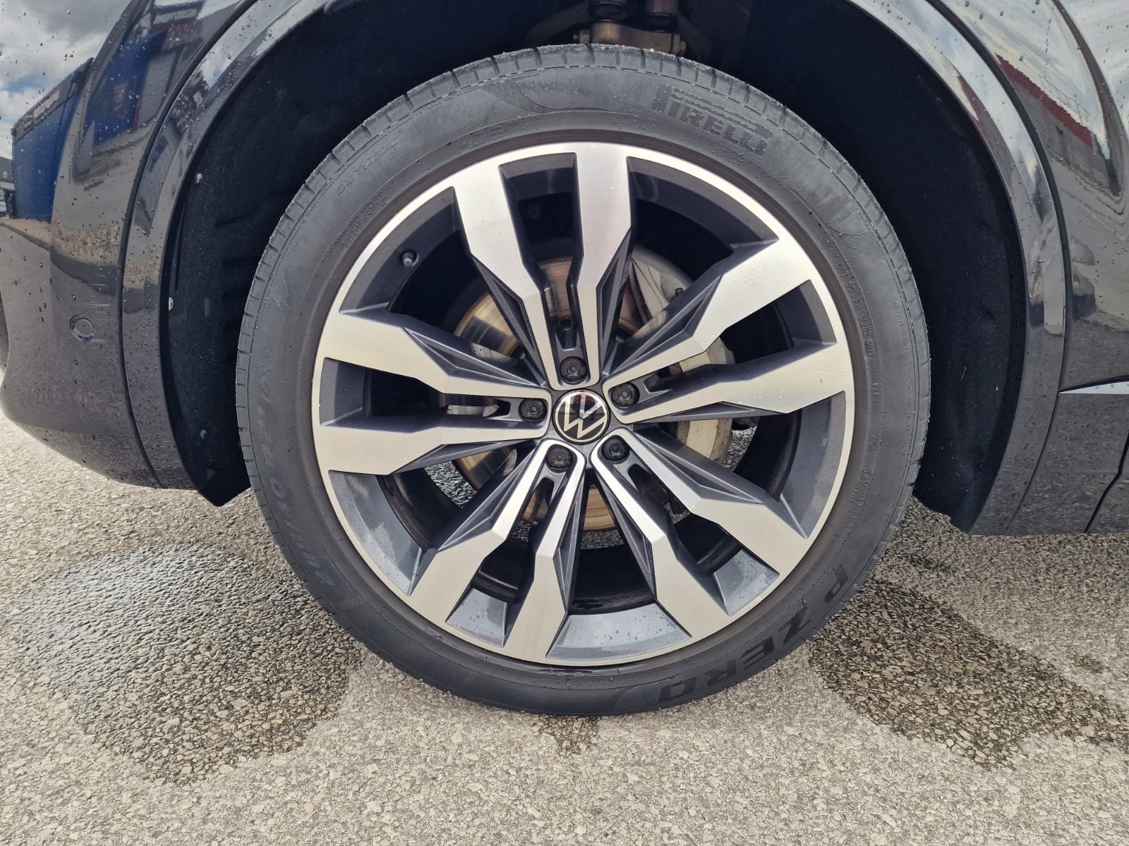 
								Volkswagen Touareg 3.0 V6 TDI SCR R-Line 4Motion Tiptronic full									