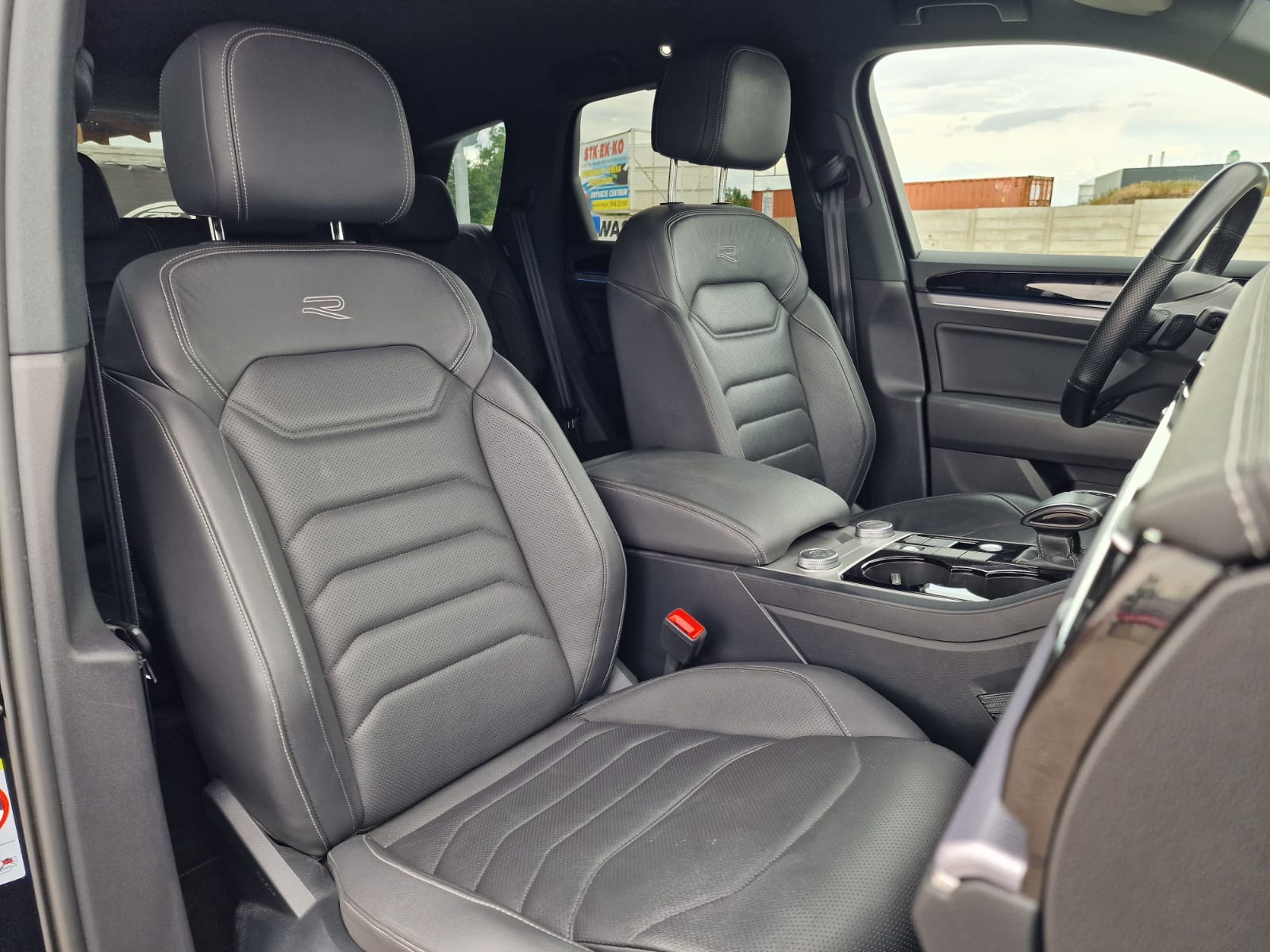 
								Volkswagen Touareg 3.0 V6 TDI SCR R-Line 4Motion Tiptronic full									