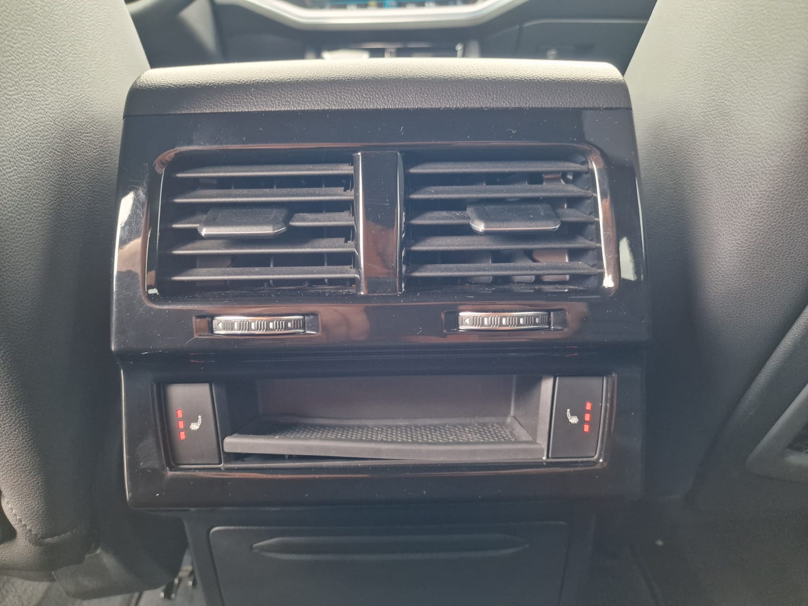 
								Volkswagen Touareg 3.0 V6 TDI SCR R-Line 4Motion Tiptronic full									