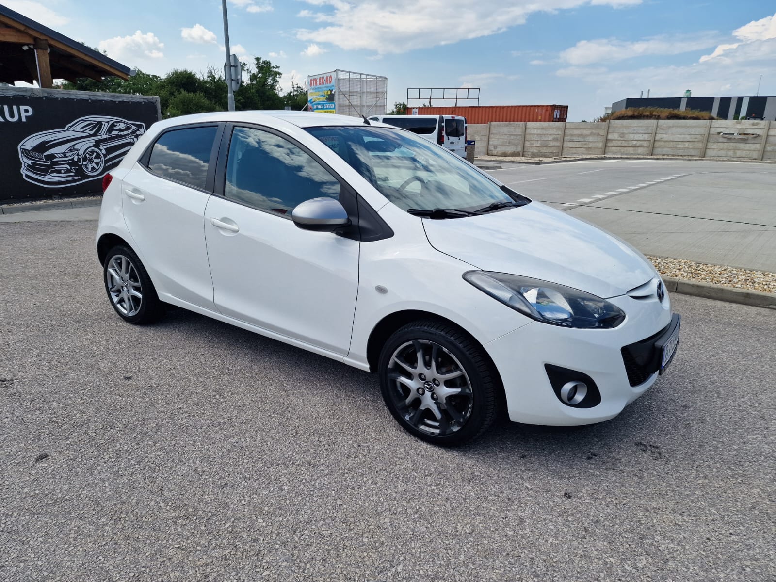 
								Mazda 2 1.3 MZR CE full									