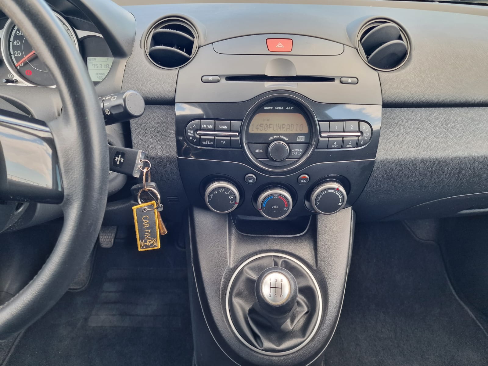 
								Mazda 2 1.3 MZR CE full									