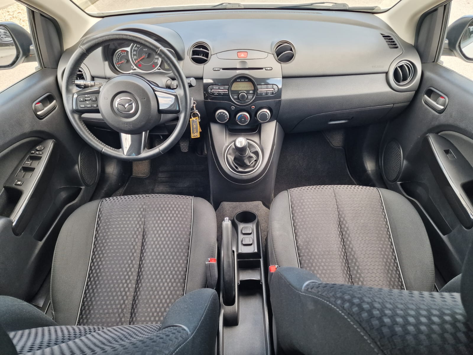
								Mazda 2 1.3 MZR CE full									