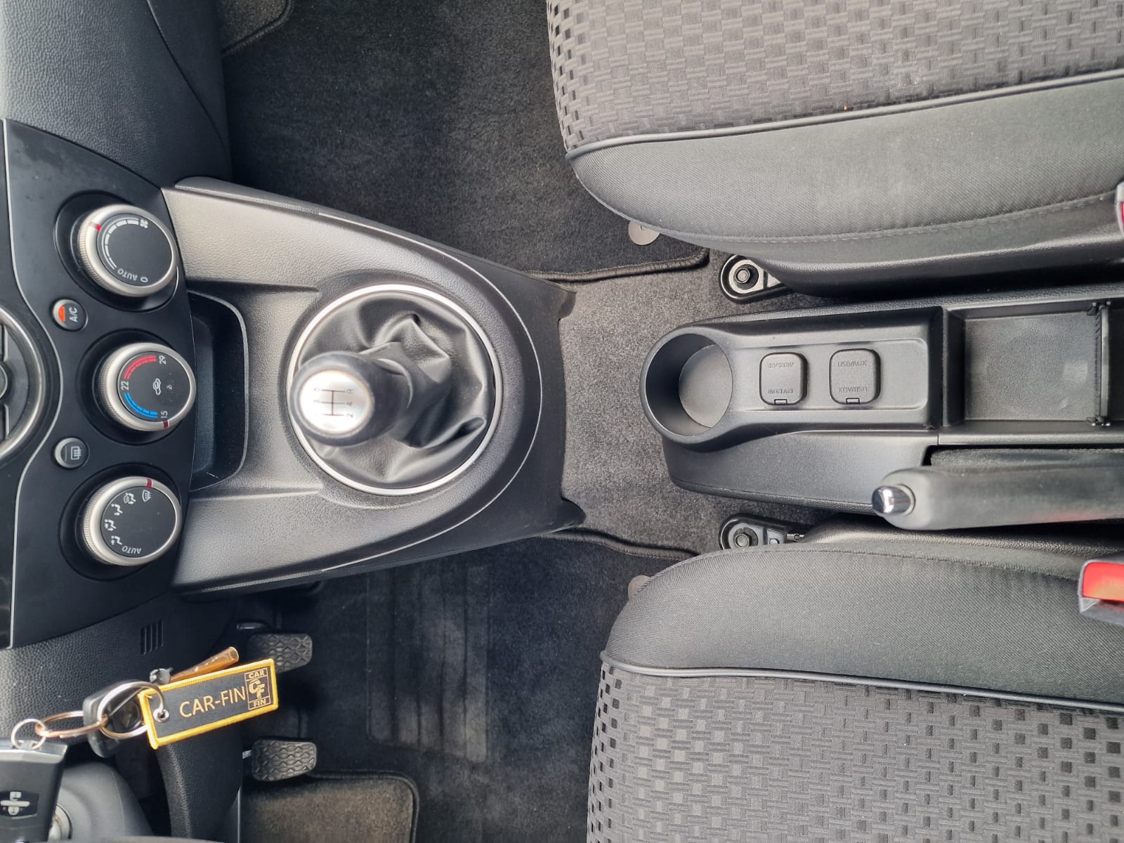 
								Mazda 2 1.3 MZR CE full									
