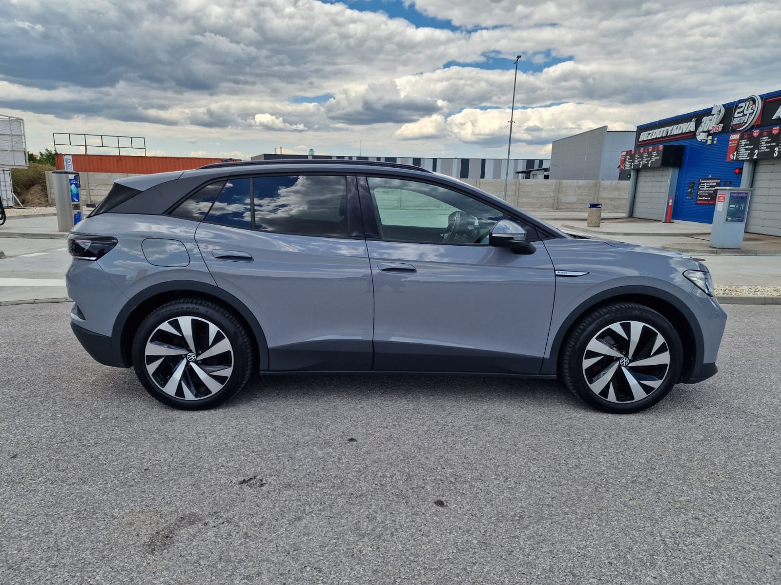 
								Volkswagen ID.4 Pro Performance 77 kWh full									