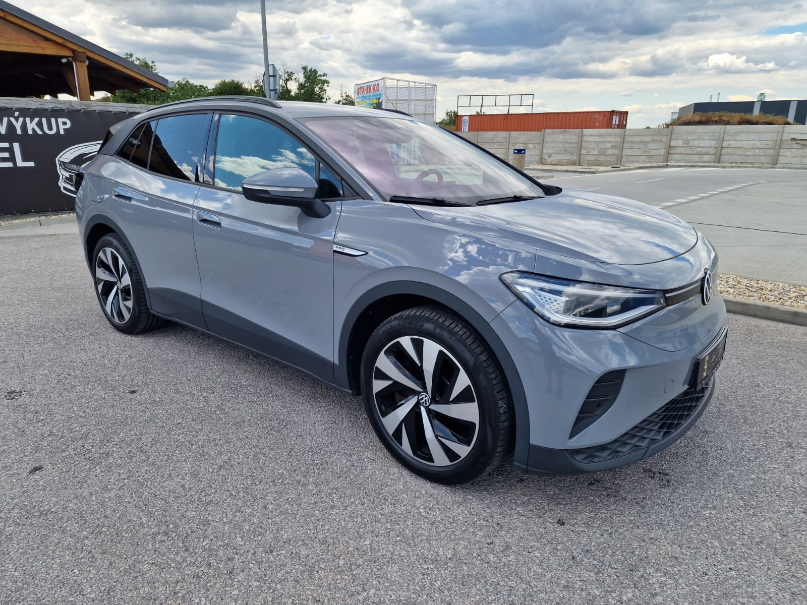 
								Volkswagen ID.4 Pro Performance 77 kWh full									