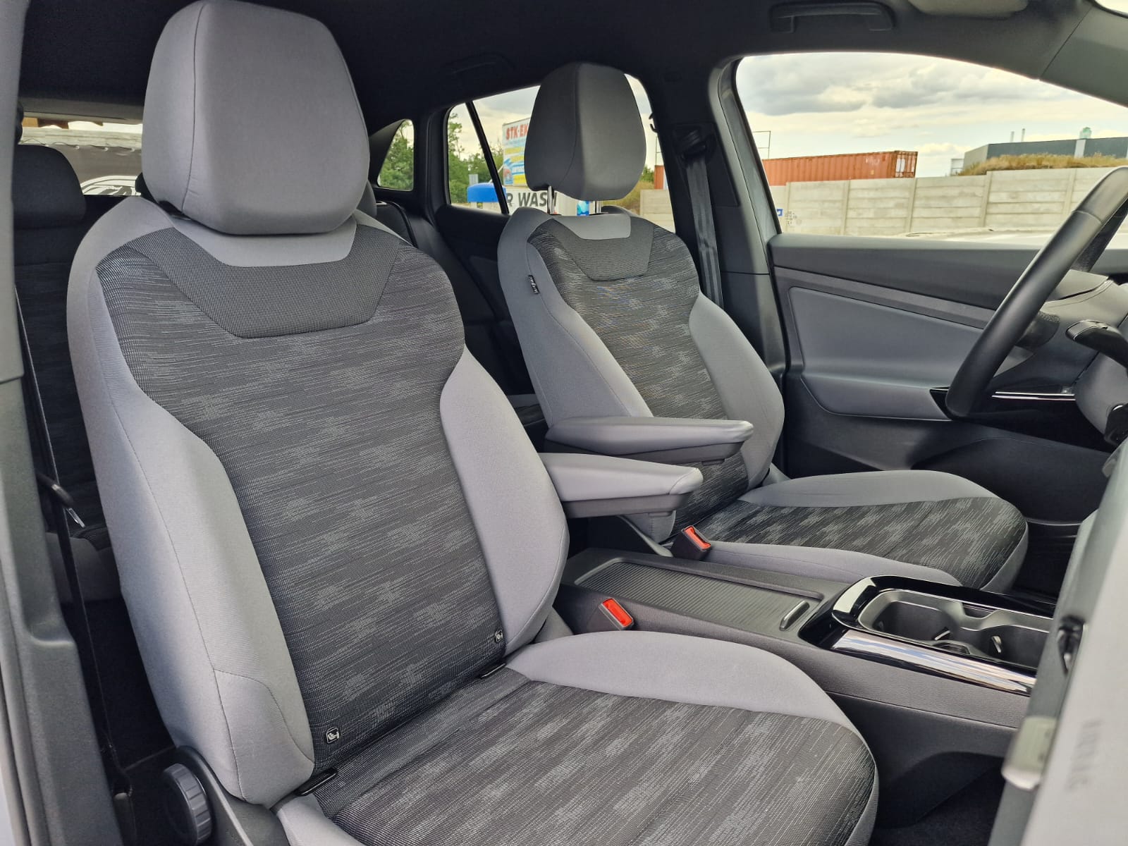 
								Volkswagen ID.4 Pro Performance 77 kWh full									
