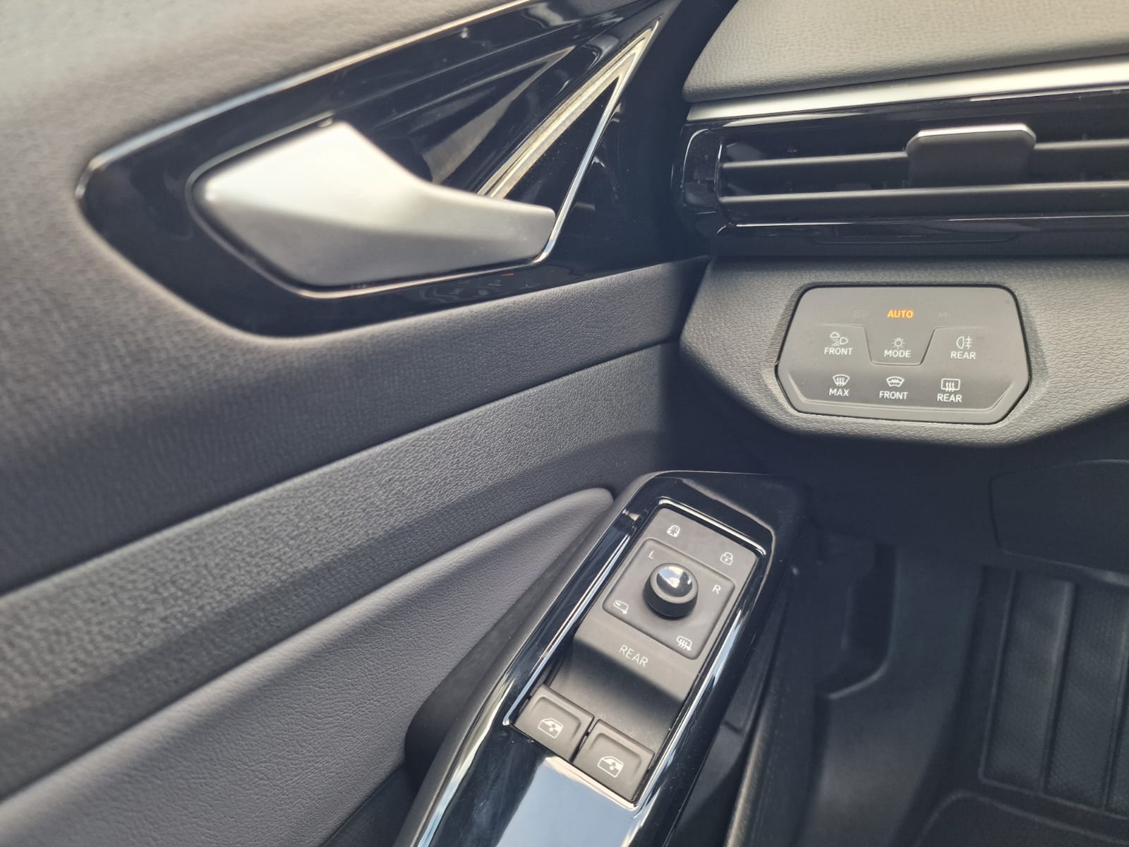 
								Volkswagen ID.4 Pro Performance 77 kWh full									