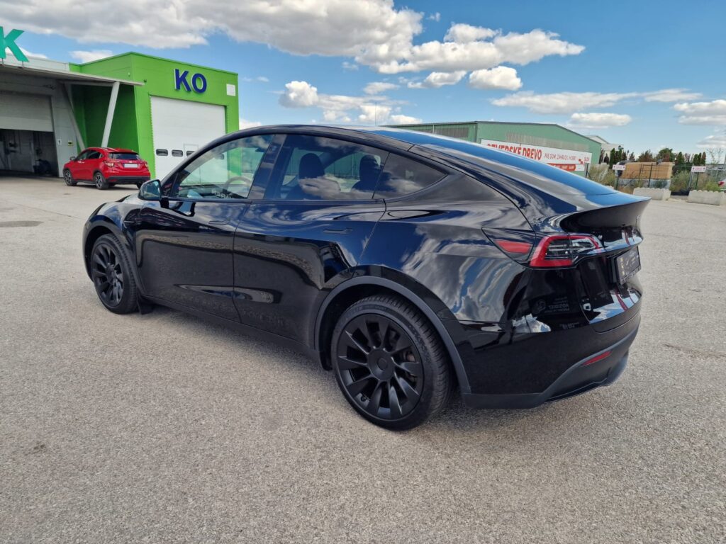 Tesla Model Y Long Range Dual Motor