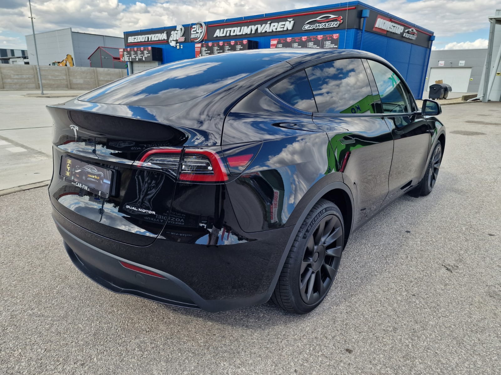 
								Tesla Model Y Long Range Dual Motor full									