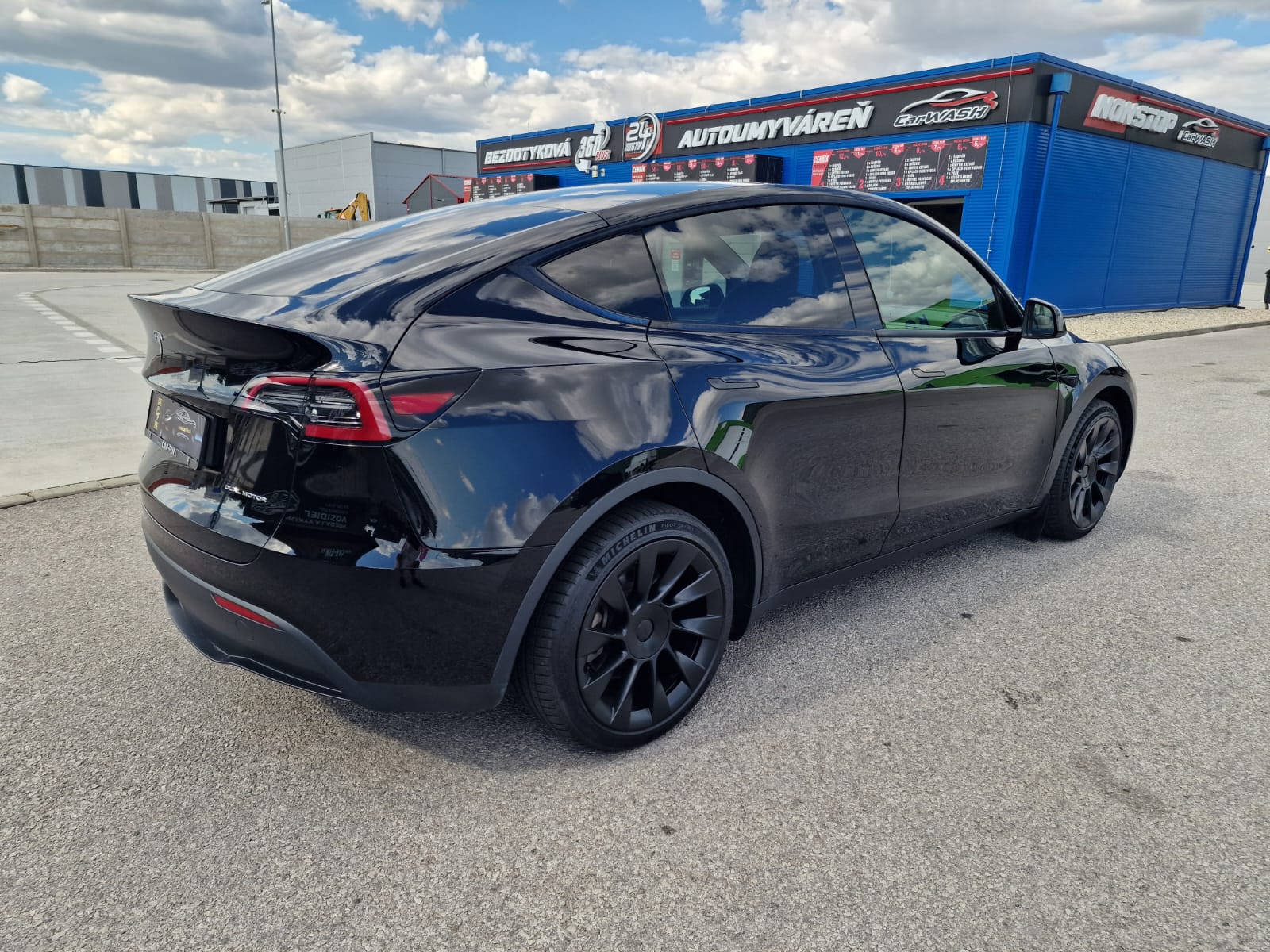 
								Tesla Model Y Long Range Dual Motor full									