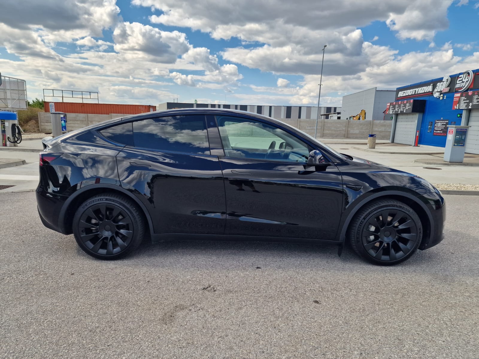 
								Tesla Model Y Long Range Dual Motor full									