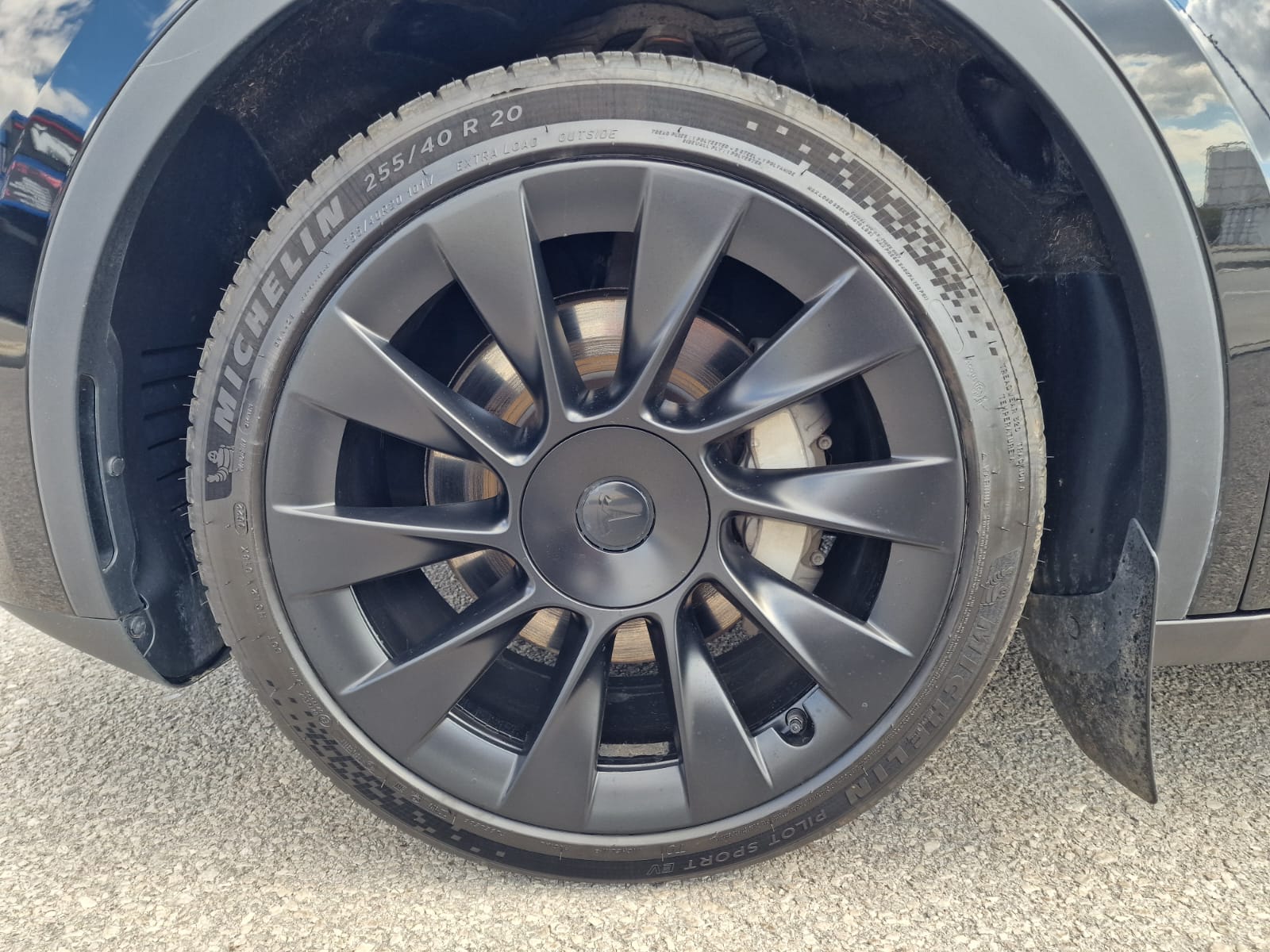 
								Tesla Model Y Long Range Dual Motor full									