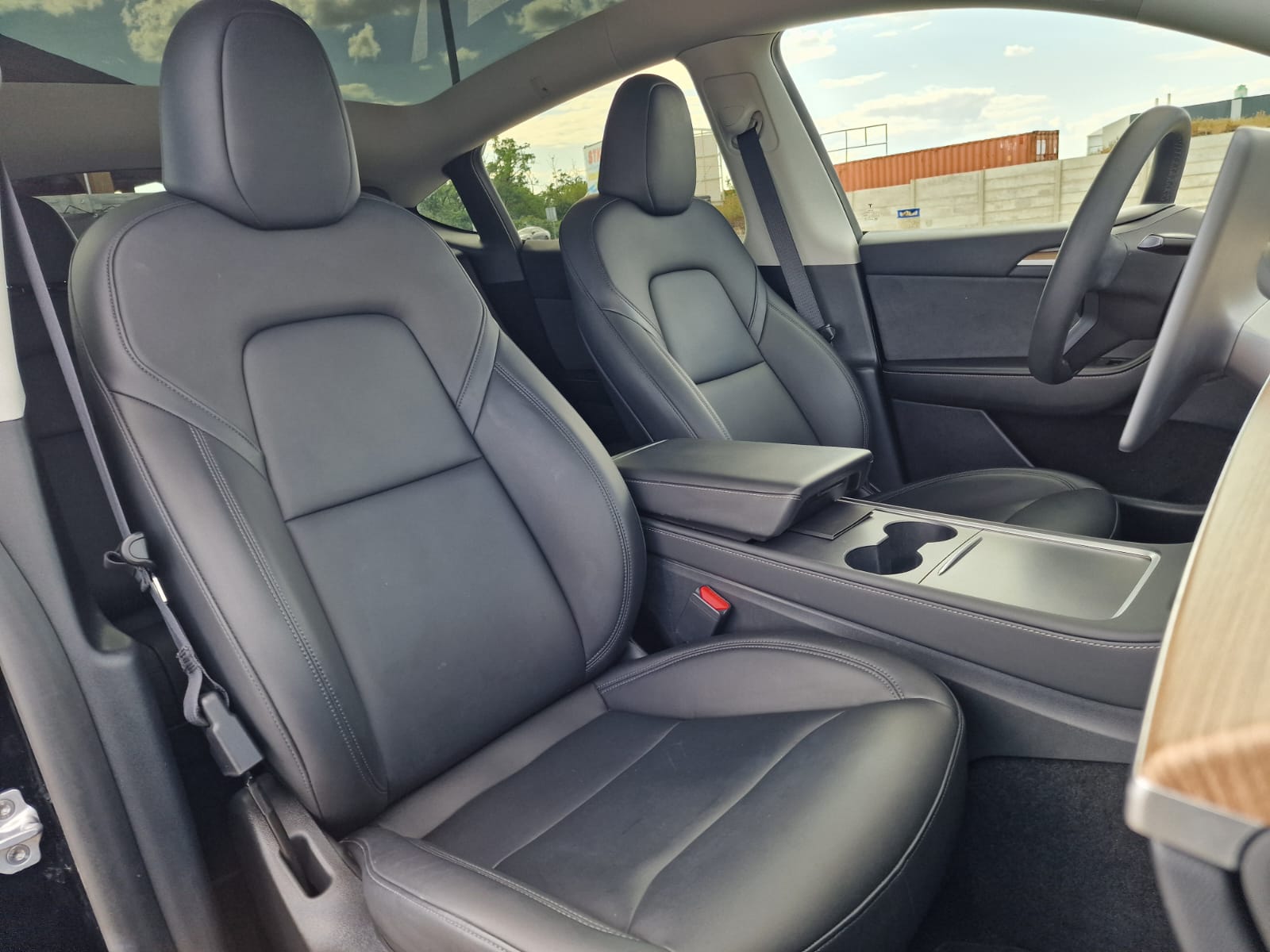 
								Tesla Model Y Long Range Dual Motor full									