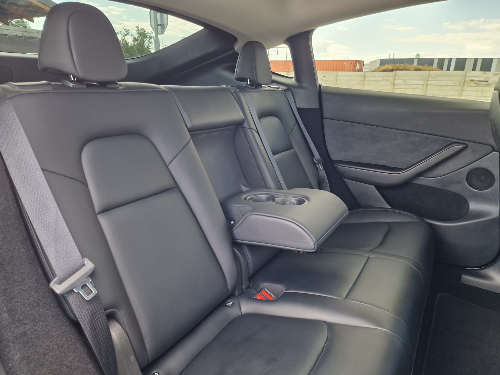 
								Tesla Model Y Long Range Dual Motor full									