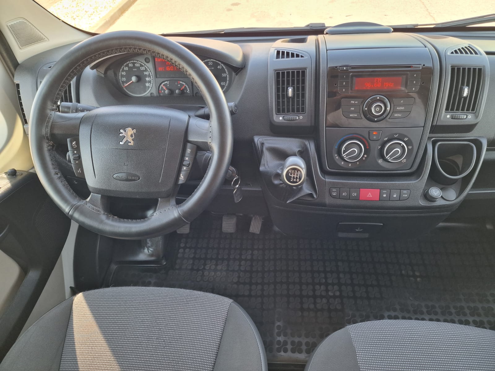 
								Peugeot Boxer 2.2 HDi L2H2 full									