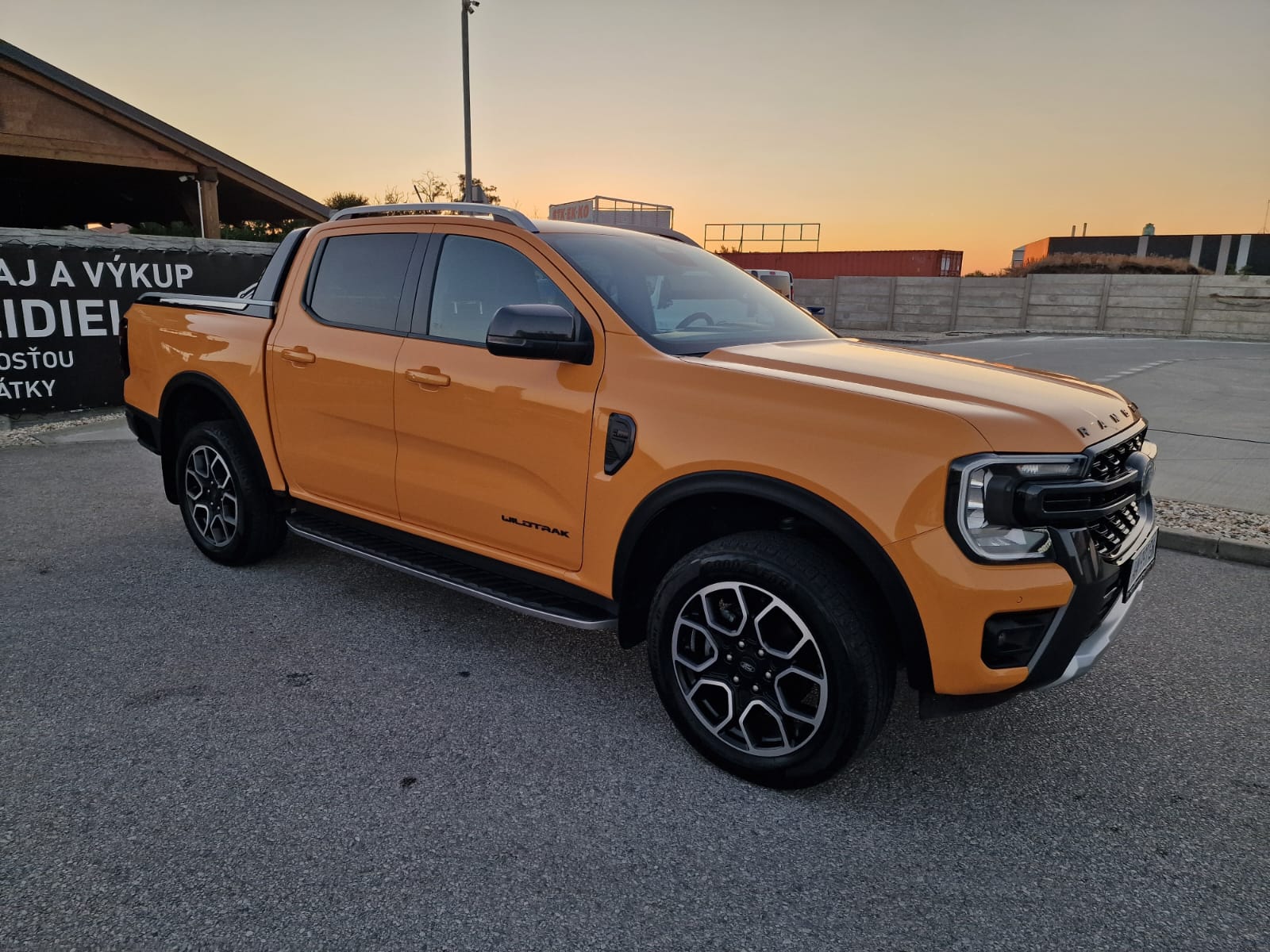 
								FORD RANGER 2.0 TDCi BiTurbo 4WD DoubleCab A/T Wildtrack full									