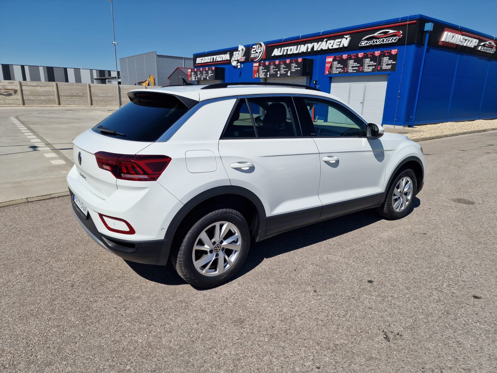 
								Volkswagen T-roc 1.5TSi Move DSG full									