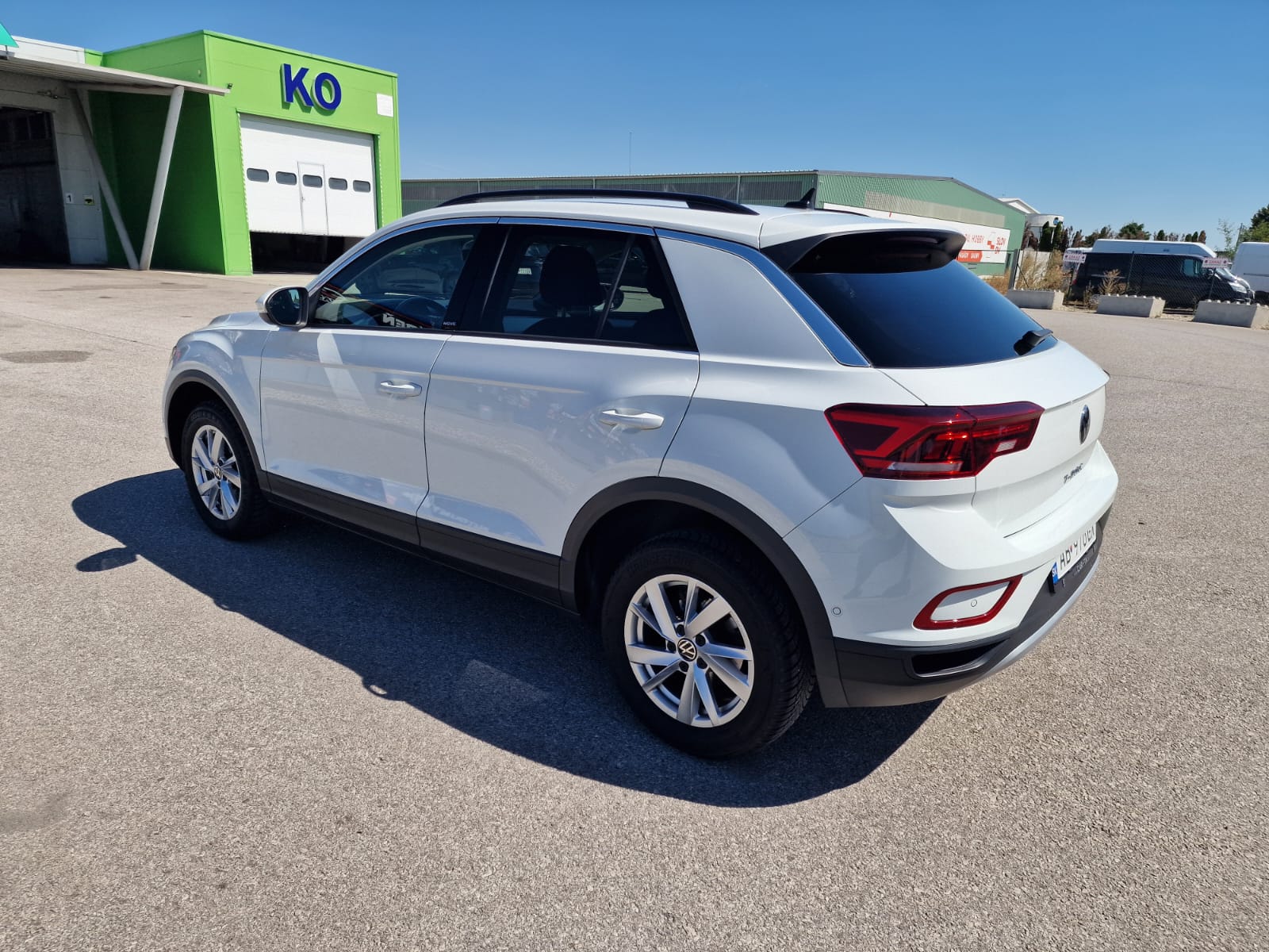 
								Volkswagen T-roc 1.5TSi Move DSG full									