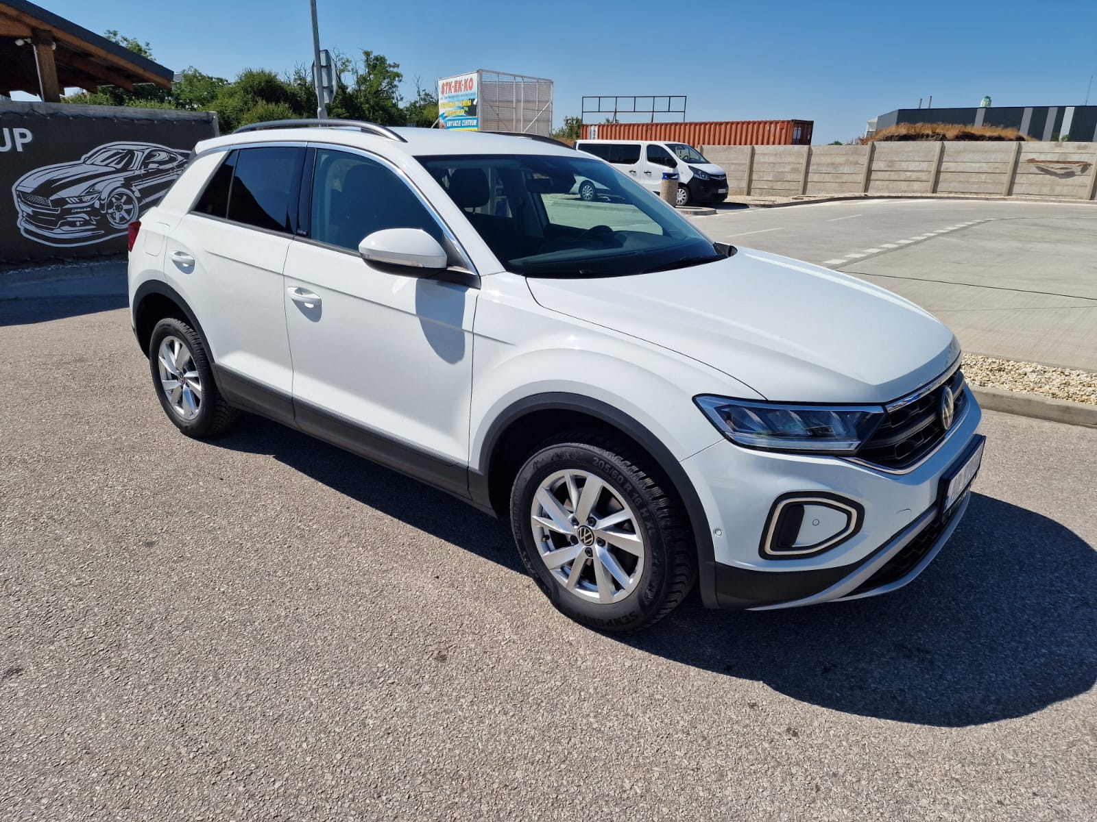 
								Volkswagen T-roc 1.5TSi Move DSG full									